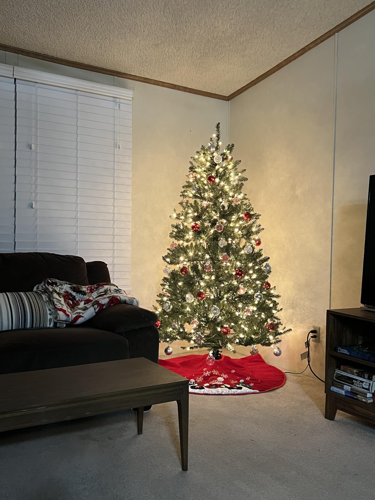 6.5FT Pre-Lit Artificial Christmas Tree with 650 White Lights | 1227 Mixed PE&PVC Branch Tips, Green Full Downswept Douglas Fir Xmas Tree, Foldable Metal Base, Home Party Holiday Decor customer photo 2