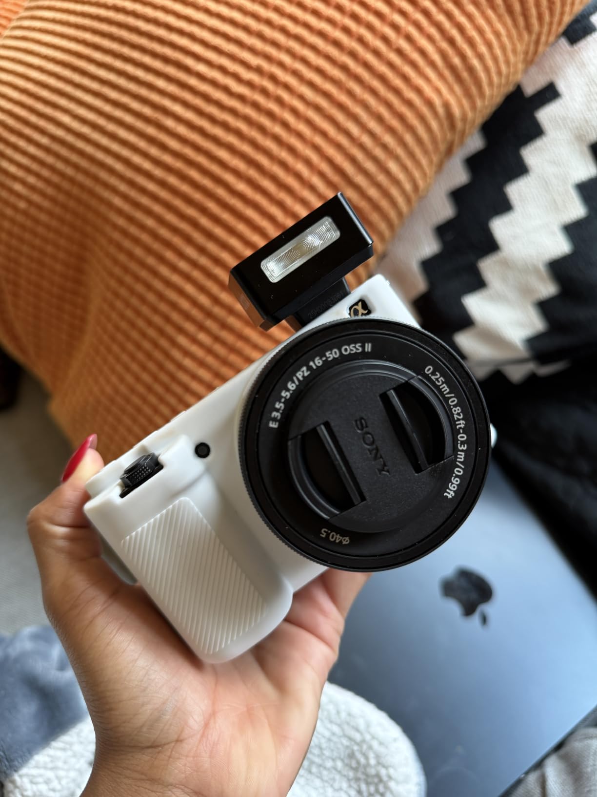 Sony ZV-E10 APS-C Mirrorless Camera with 16-50mm Lens Black, 24.2MP APS-C, UHD 4K30p, 3.0 Side Flip-Out Touchscreen, 425-Point AF, Ideal for Vloggers and Content Creators customer photo 2