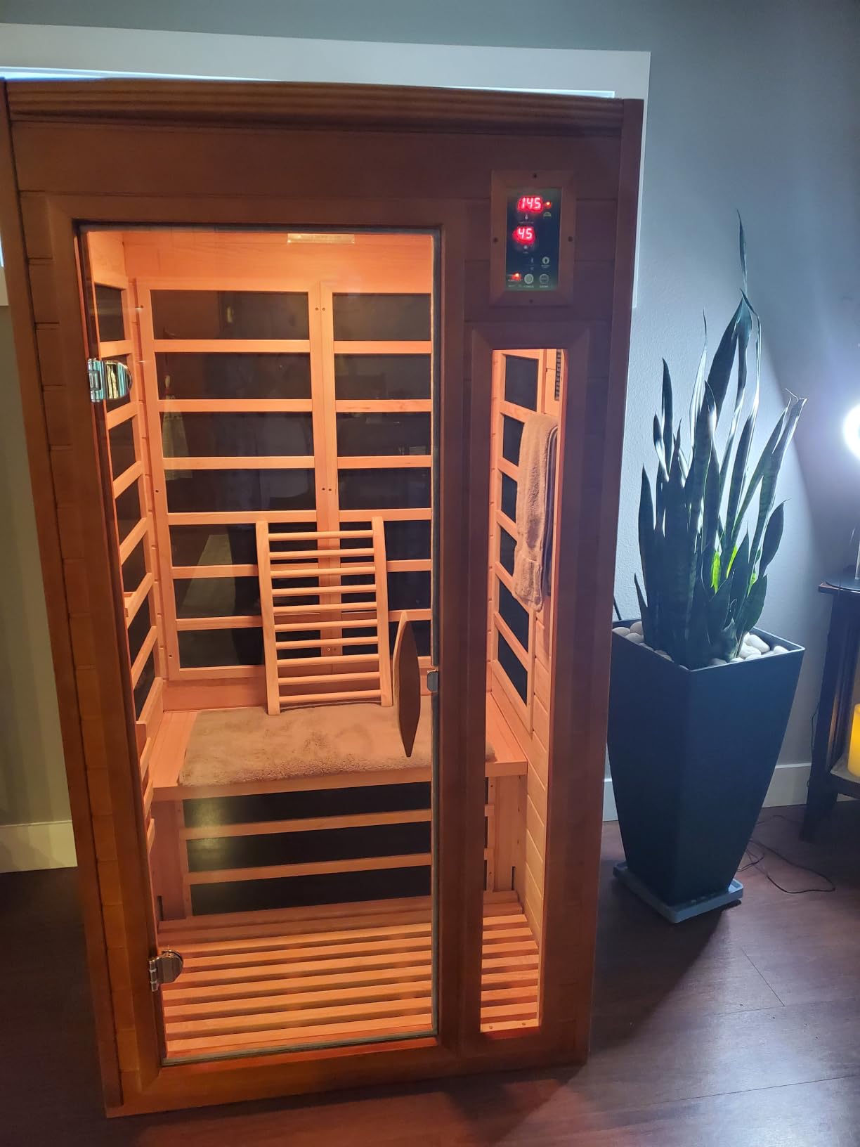 DYNAMIC SAUNAS Elite 1 Person Compact Ultra Low EMF FAR Infrared Sauna with Red Light Therapy & Bluetooth Speakers - Personal Indoor for Home & Gym customer photo 1