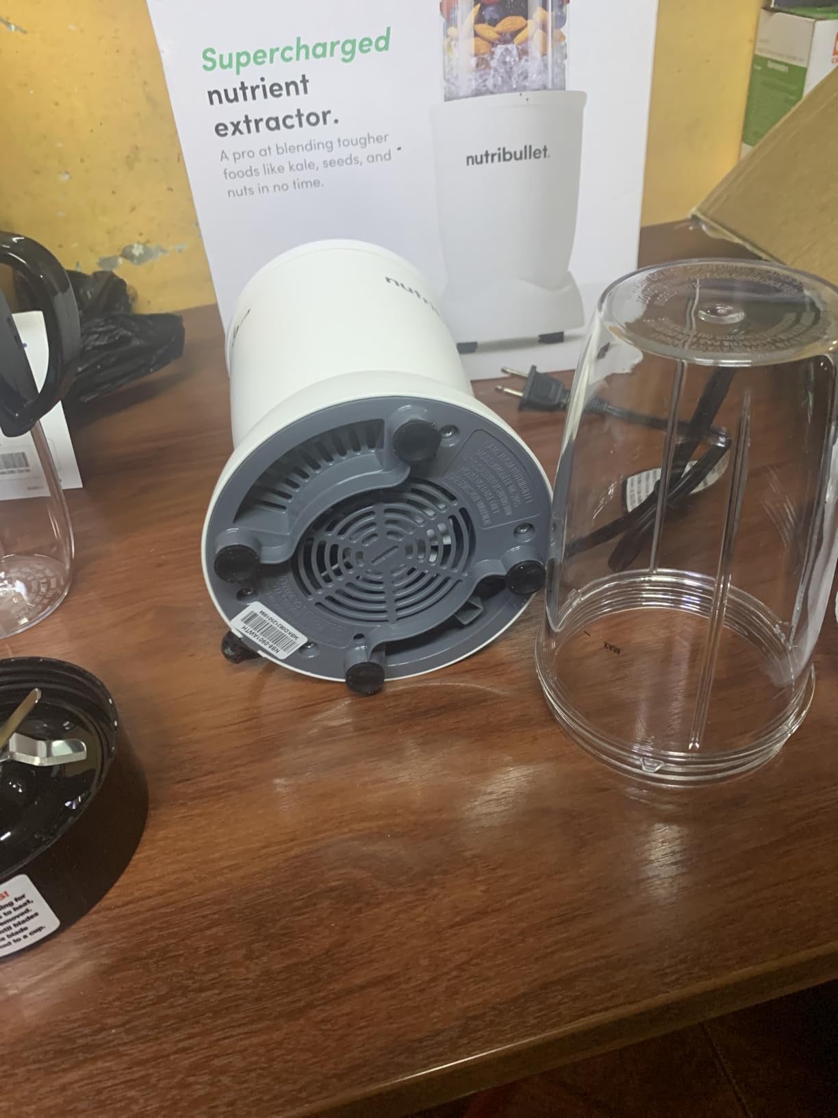 nutribullet Pro Personal Blender, 32 Ounce Cup, 24 Ounce Cup, Flip-top Travel Lid, 900 Watt, Matte White, NB9-0901AW customer photo 2