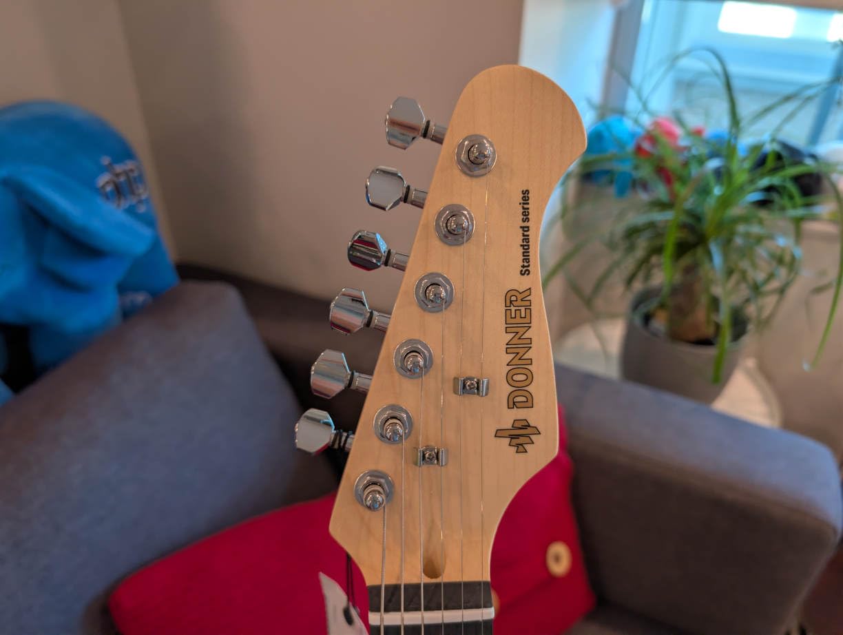Donner DST-90 Electric Guitar, 39
