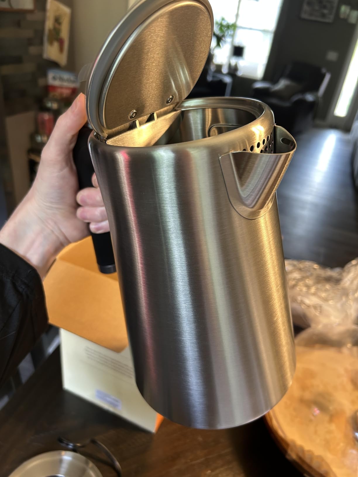 Cosori Stainless Steel Electric Kettle with Temperature Control, 1.7L | No Plastic Contact with Water, 5 Presets, ±5°F Temp Control, 60-Min Keep Warm, Dual Lid Opening, Tea, Coffee & Hot Water customer photo 2