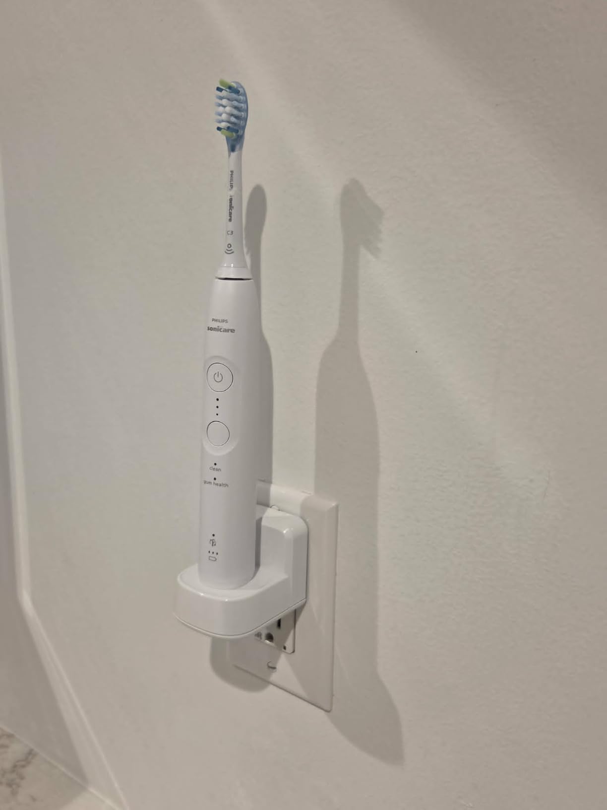Philips Sonicare 5950 Series Electric Toothbrush, with Pressure Sensor, for Sensitive Gums, 6 Brushing Settings, SmarTimer, BrushPacer, 21-Day Runtime, Travel Case, White, HX7130/03 customer photo 1