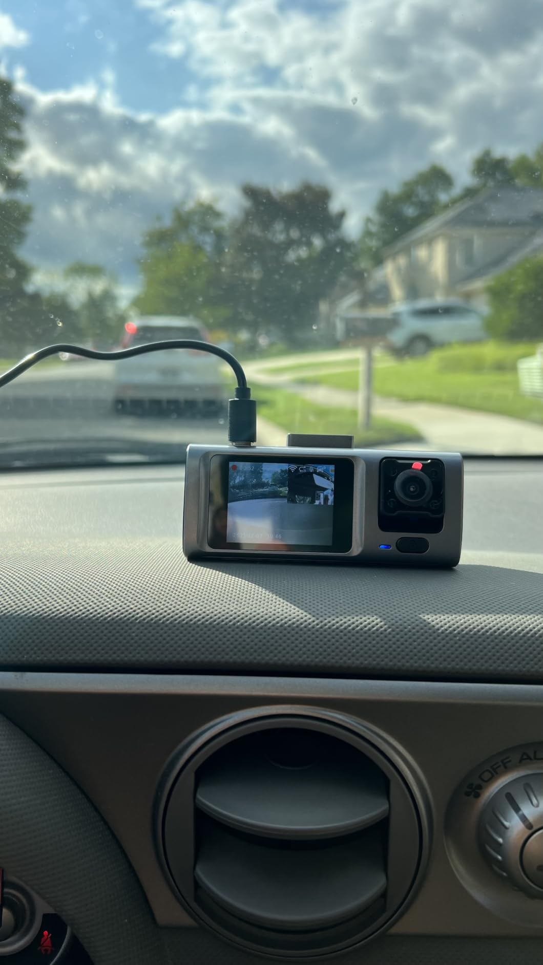 3 Channel Dash Cam Front and Rear Inside, 2.5K Front Cabin Recorder with Super Night Vision, WiFi App Control, Loop Recording, G-Sensor, 24H Parking Mode Dash Camera for Commuters & Family SUV customer photo 1