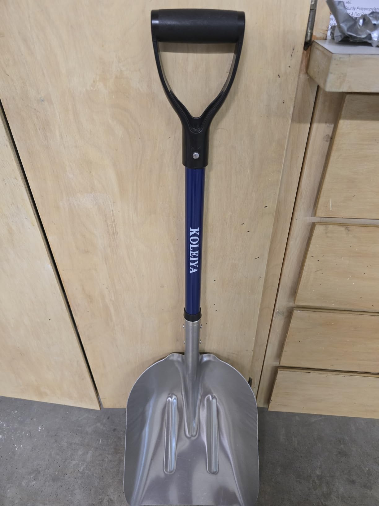 KOLEIYA Aluminum Snow Shovel Heavy Duty, 45-Inch Large Capacity Metal Scoop for Driveway, 3.7lbs Lightweight with Fiberglass D-Handle, Blue customer photo 1