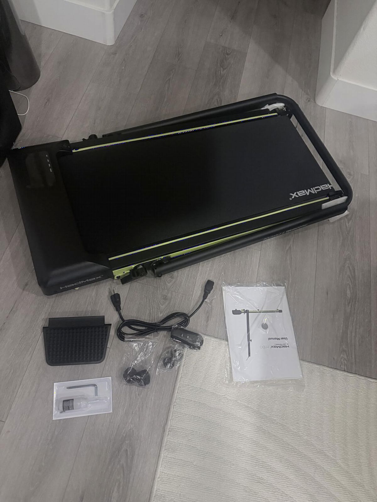 Walking Pad Treadmill with 10% Incline,3.0HP Foldable Treadmill for Home with Handle Bar,Under Desk Walking Machine,300lbs Capacity,Compact Quiet for Apartment Home Office customer photo 2