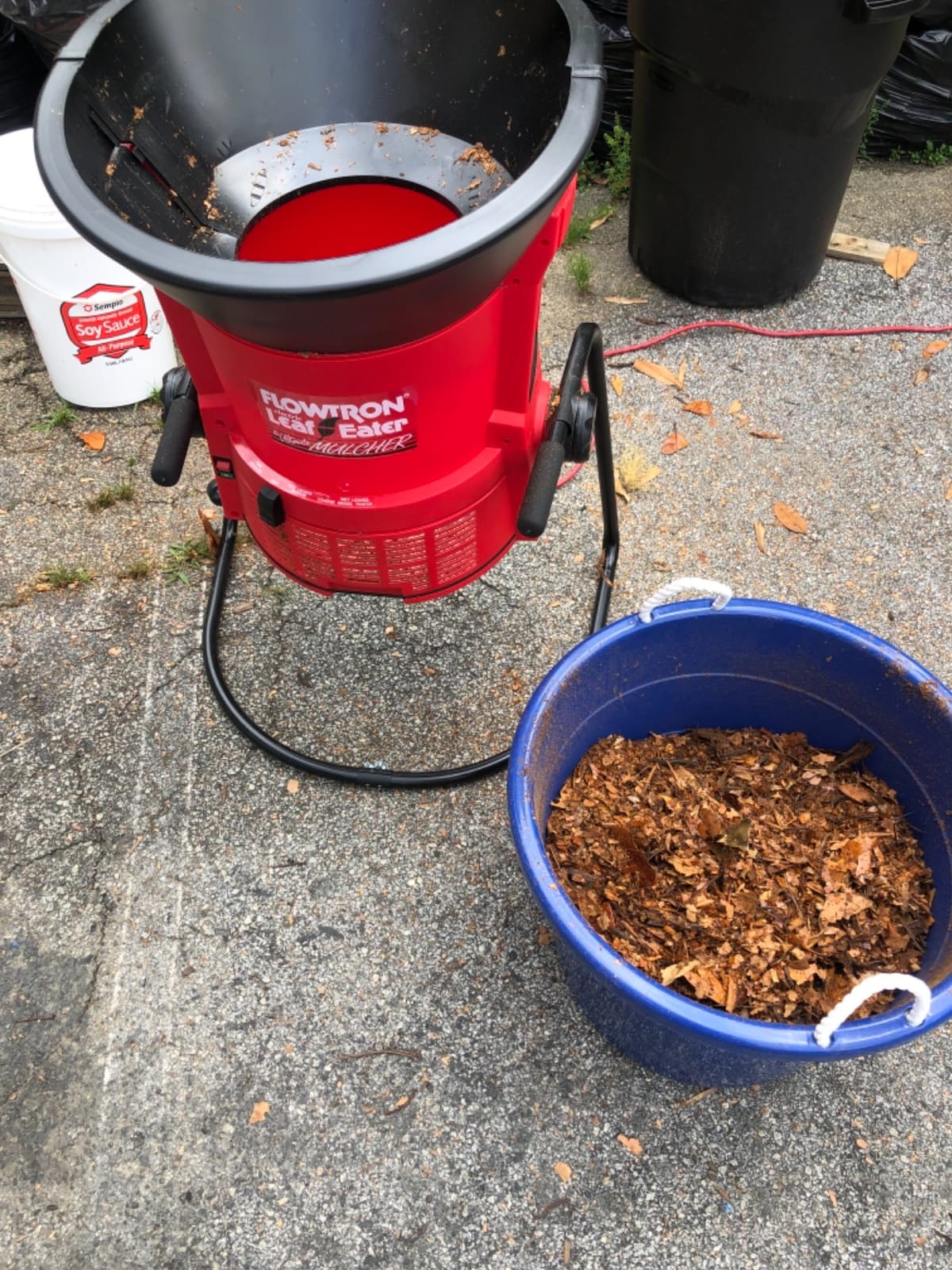 Flowtron Electric Leaf Mulcher and Shredder, 30:1 Ratio, 21 in Funnel customer photo 1