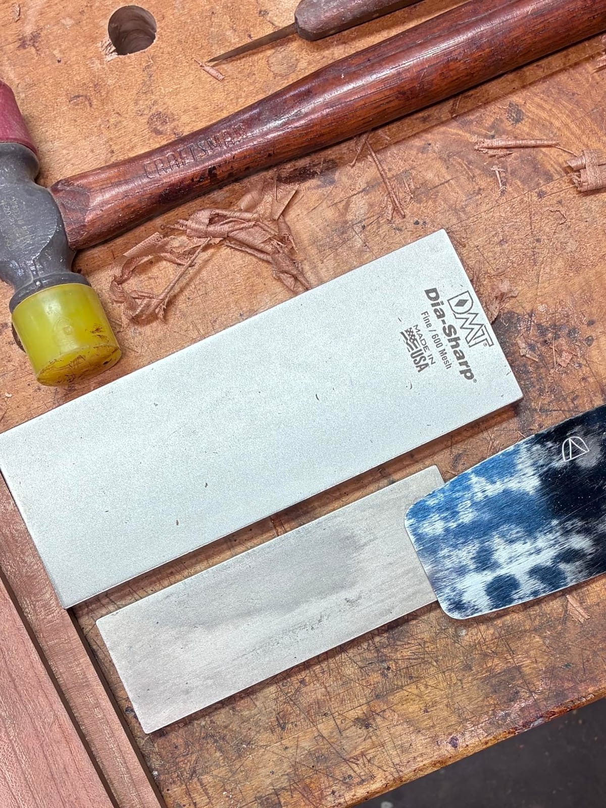 DMT D8F Dia-Sharp Bench Stone - Diamond Knife Sharpener for the Workshop, Jobsite or Kitchen - Fine - Flat Diamond Sharpening - Non-Slip Knife Sharpener- Made in the USA - 8 x 3 x 0.38 Inches customer photo 2