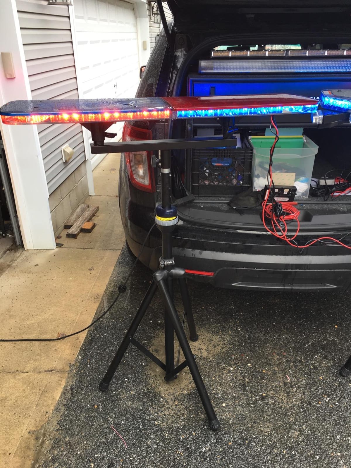 Ultimate Support TS-90B TeleLock Series Lift-Assist Aluminum Speaker Stand w/Integrated Speaker Adapter customer photo 2