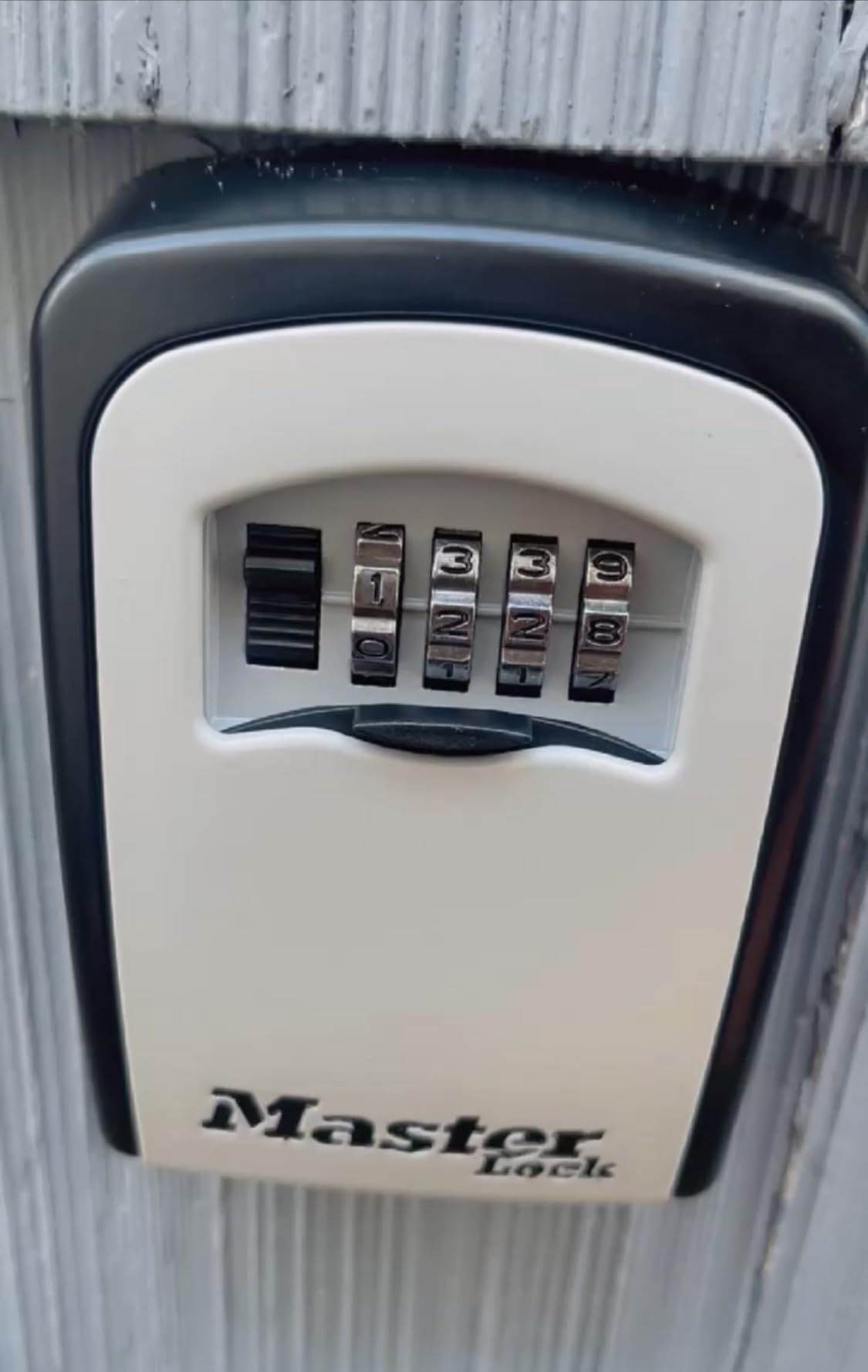 Master Lock 5-Key Combination Safe Black/Silver 5401D customer photo 1