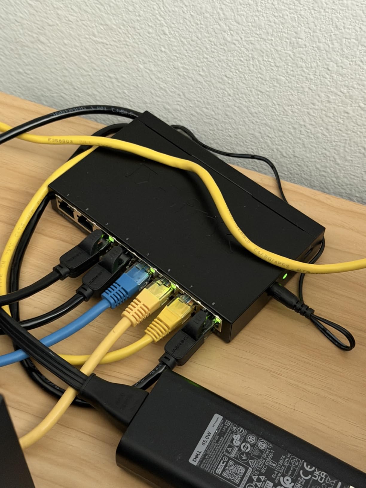 D-Link 8-Port Gigabit Unmanaged Ethernet Switch for Office, Media or Gaming customer photo 2
