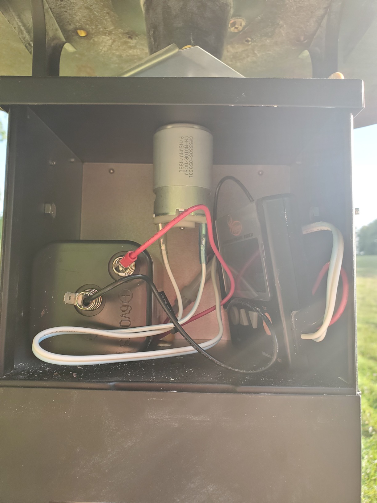 WILDGAME INNOVATIONS Trophy Hunter 6V Digital Feeder Kit , Weather-Resistant Durable Easy-to-Use Digital Power Control Unit for Hunting Game Feeder customer photo 2