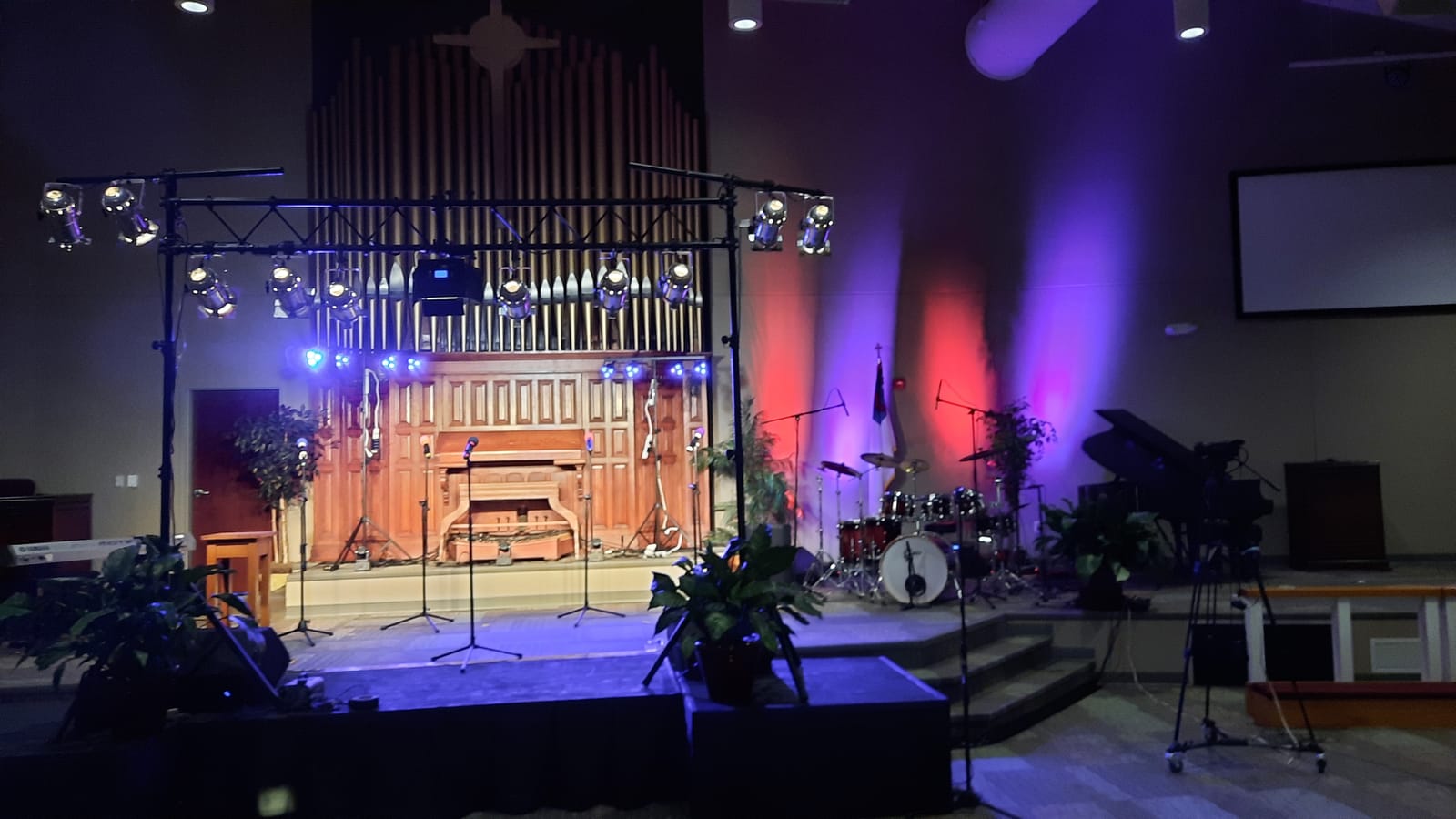 On-Stage LS7730 Lighting Stand with Truss (Folding, Portable PAR Can and LED Light Rig for Theaters, Auditoriums, Concert Halls, Clubs, and Venues, Adjustable Height, Rubber Feet, Metal, Black) customer photo 2