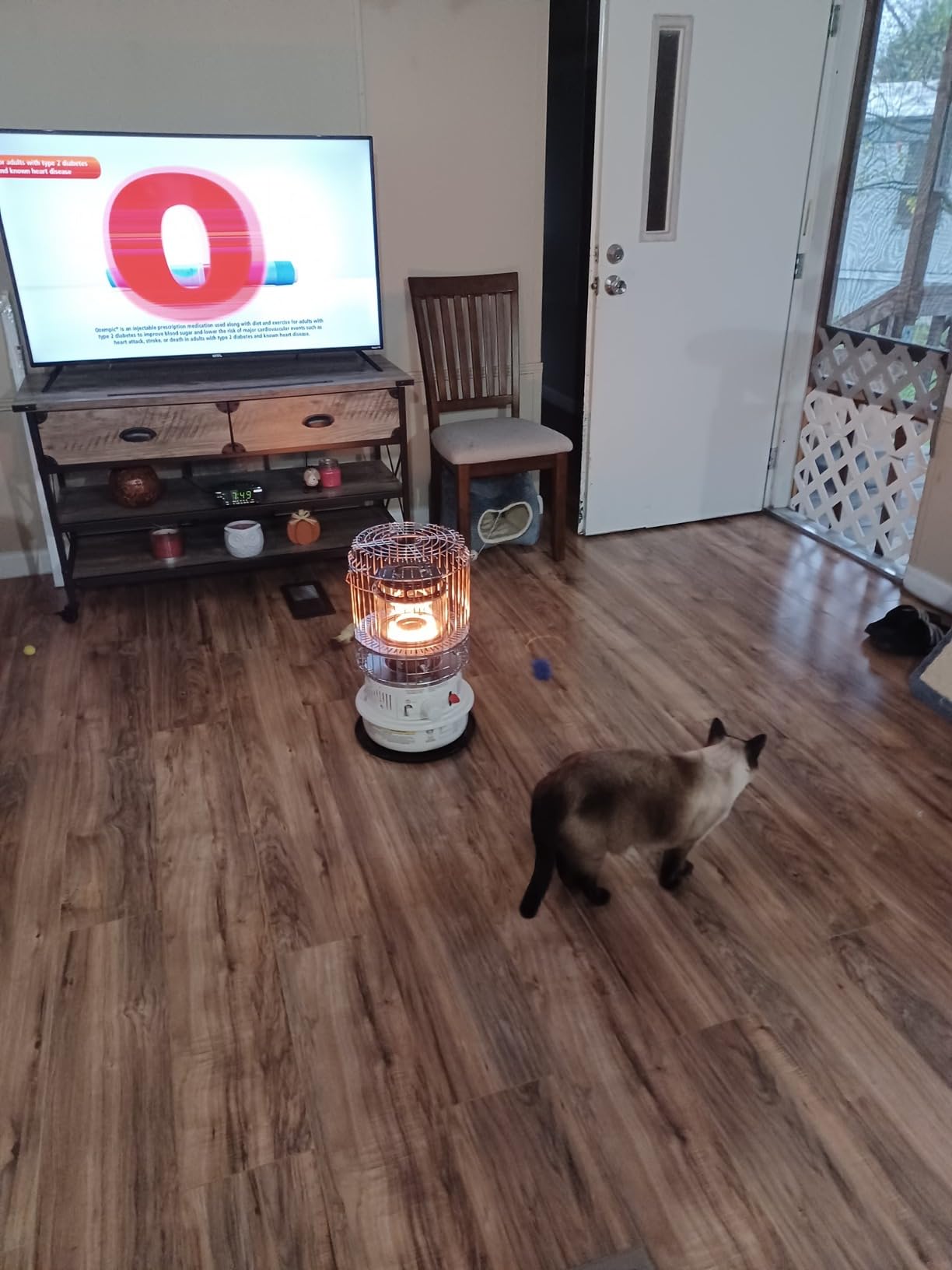 Kero World Kerosene Convection Wick Heater with Radiant and Convective Heat, Lightweight Portable Compact Design, and Sure Seat Chimney System, White. customer photo 1