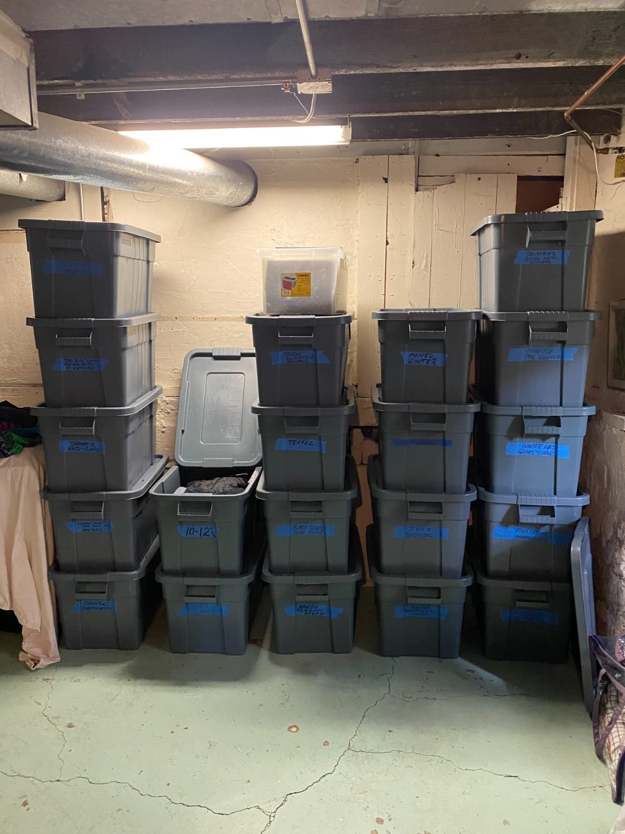 Rubbermaid Commercial Products BRUTE Tote Storage Container with Lid, 14-Gallon-included, Rugged/Reusable Boxes for Moving/Storing in Garage/Basement/Attic/Jobsite/Truck/Camping, Gray customer photo 2