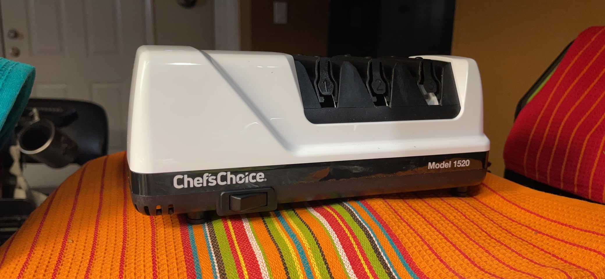 Chef'sChoice Professional Electric Knife Sharpeners AngleSelect for 15- and 20-Degree Straight-Edge and Serrated Knives with Diamond Abrasives & Precision Angle Control, 2-Stage, Metallic customer photo 1