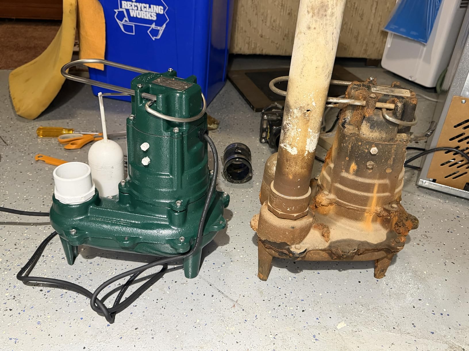 Zoeller Waste-Mate 267-0001 Sewage Pump, 1/2 HP Automatic customer photo 1