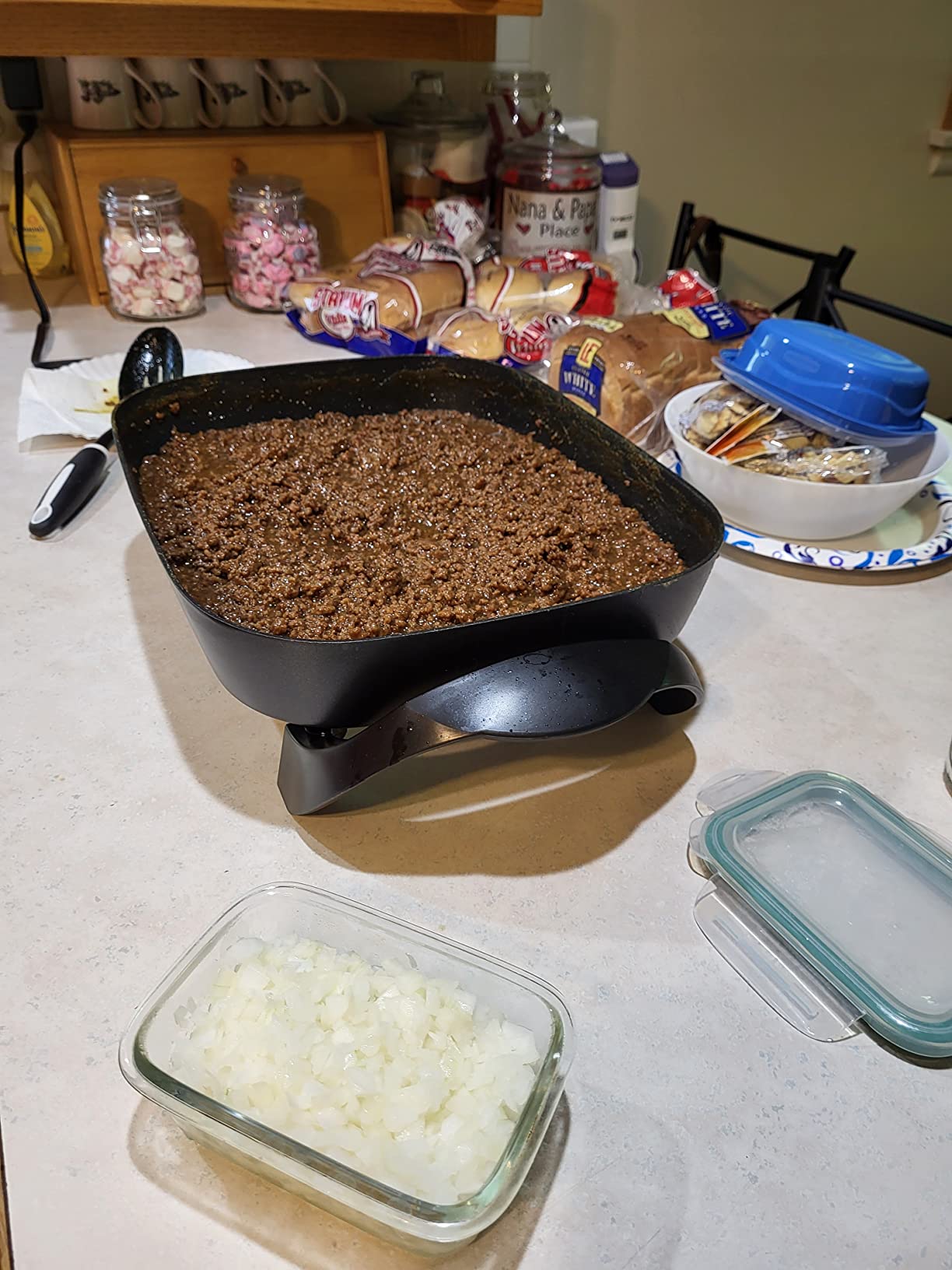 BLACK+DECKER 12x15-Inch Electric Skillet with Glass Lid customer photo 1