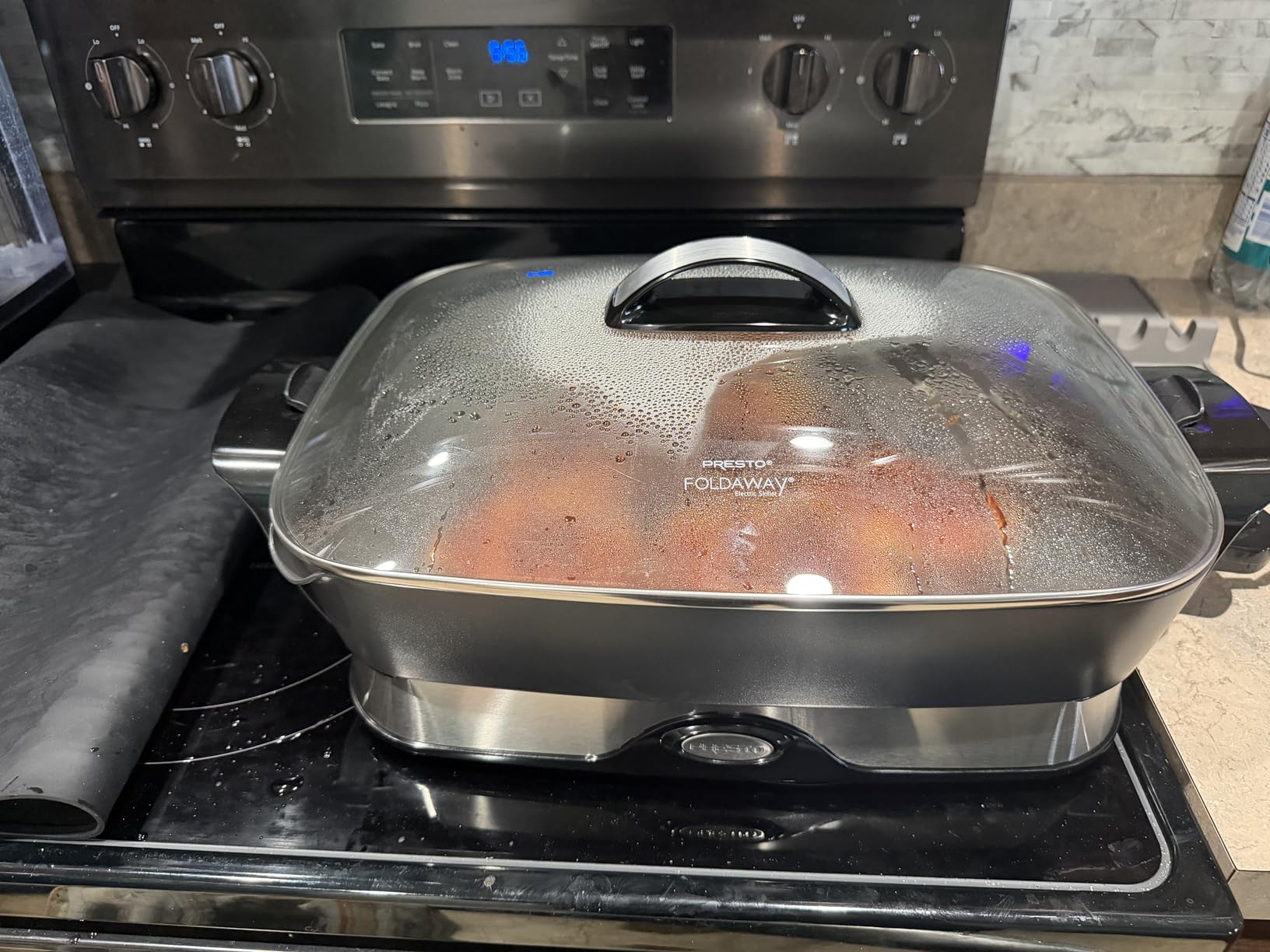 Presto 06857 16-Inch Electric Foldaway Skillet customer photo 1