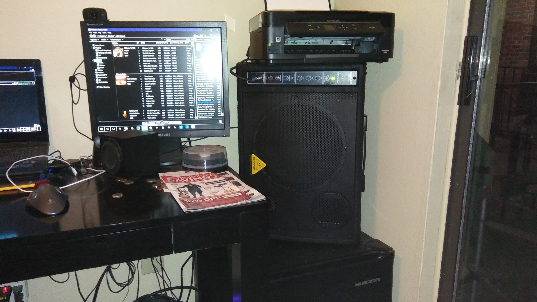 Behringer EUROLIVE F1320D Active 300 Watt 2-Way Monitor Speaker System with 12
