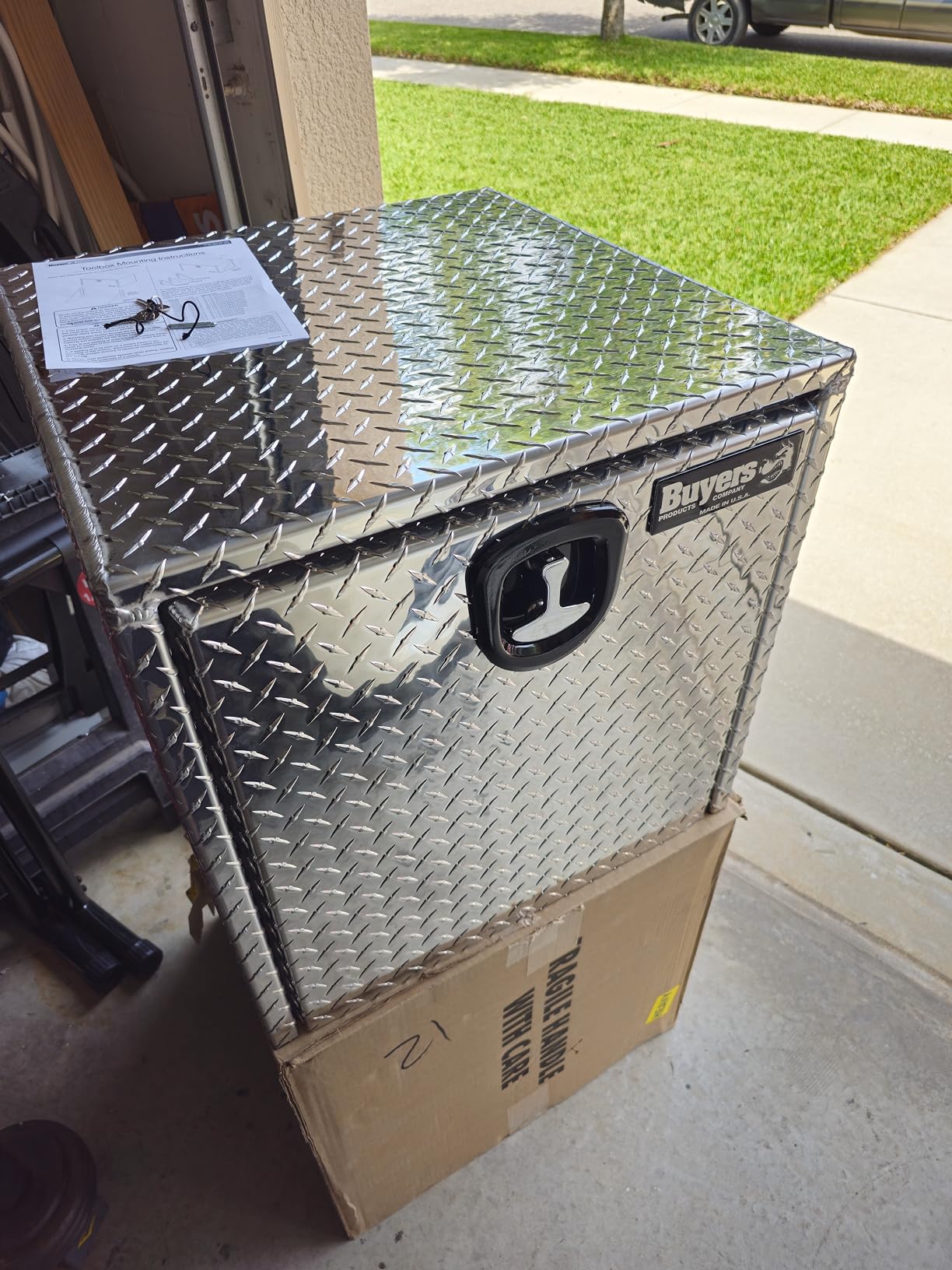 Buyers Products 1705145 Diamond Tread Aluminum Underbody Truck Tool Box, 24 x 24 x 60, Made in USA, .100 in. Thick, Corrosion-Resistant, Locking Compression Latch – Secure Storage for Work Trucks customer photo 2