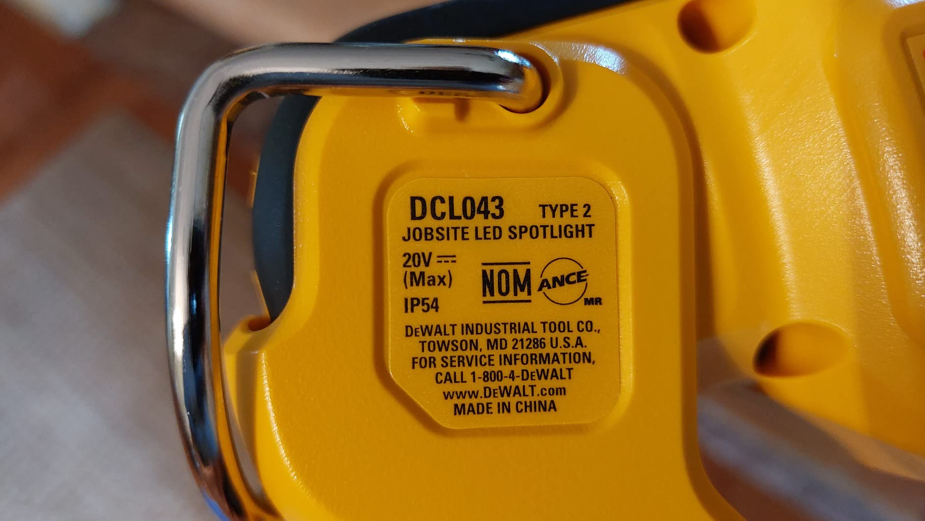 DEWALT 20V MAX LED Work Light, Handheld Spotlight with 508 Yard Distance, Pivoting Head, 1500 Lumens, Cordless, Battery Not Included (DCL043) customer photo 1