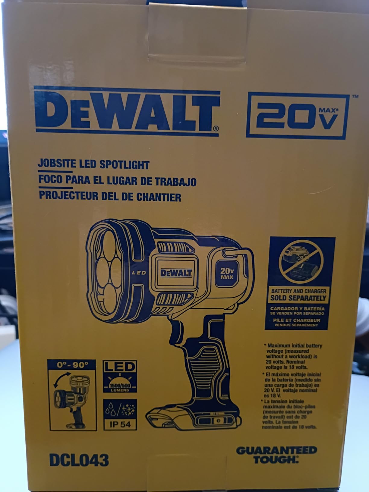 DEWALT 20V MAX LED Work Light, Handheld Spotlight with 508 Yard Distance, Pivoting Head, 1500 Lumens, Cordless, Battery Not Included (DCL043) customer photo 2