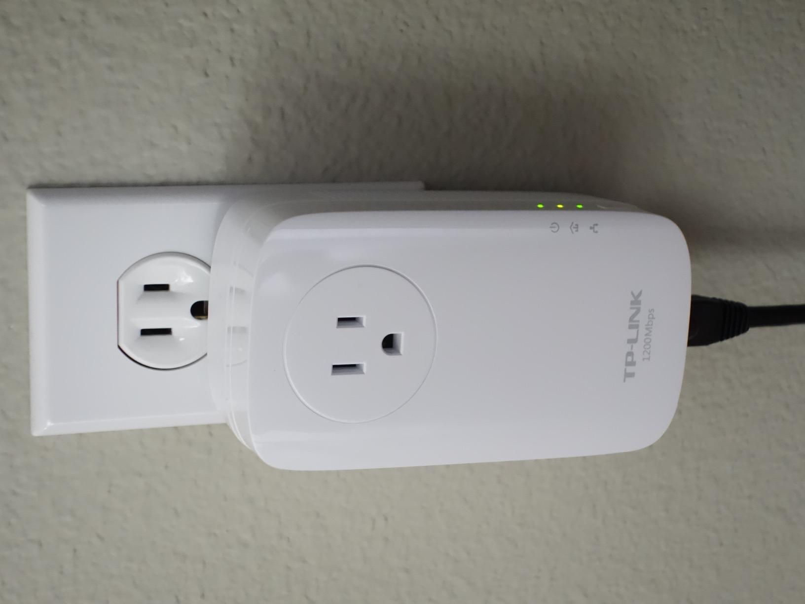 TP-Link 2-Port Gigabit Powerline ethernet Adapter Kit customer photo 2