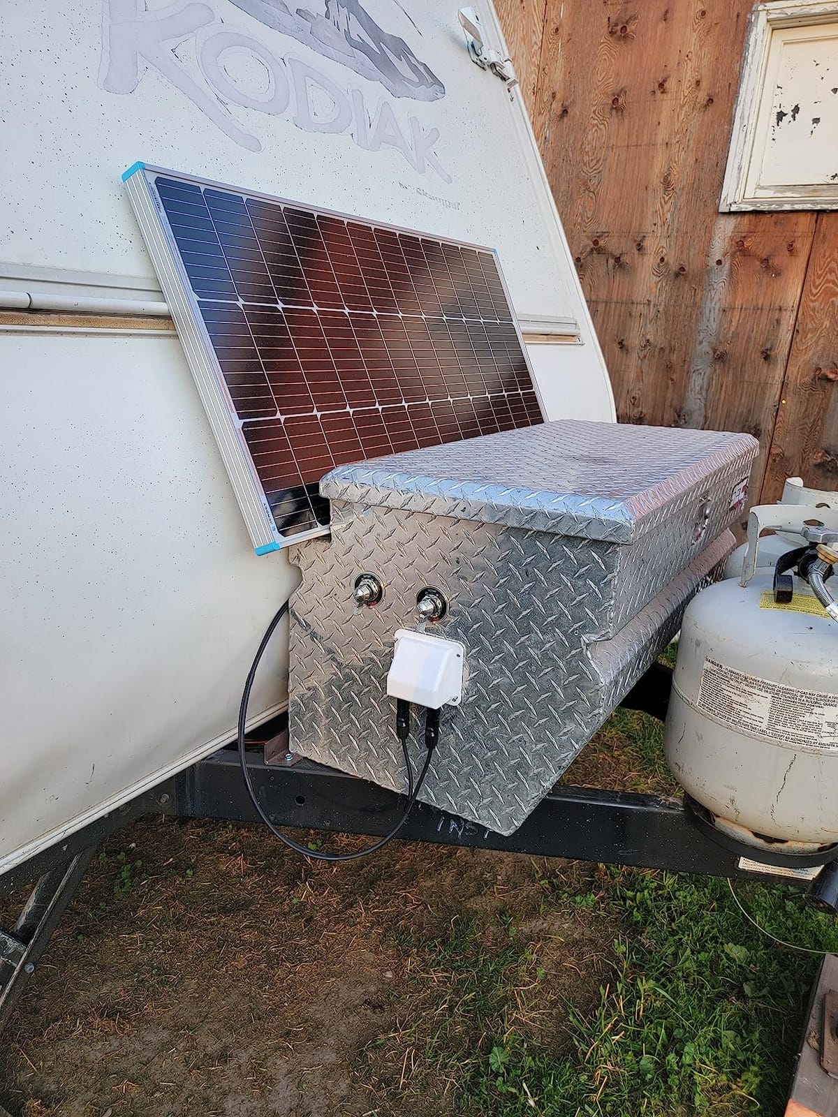 Renogy 200W 12V N-Type RV Solar Panel Kit with Adventurer 30A Controller customer photo 2