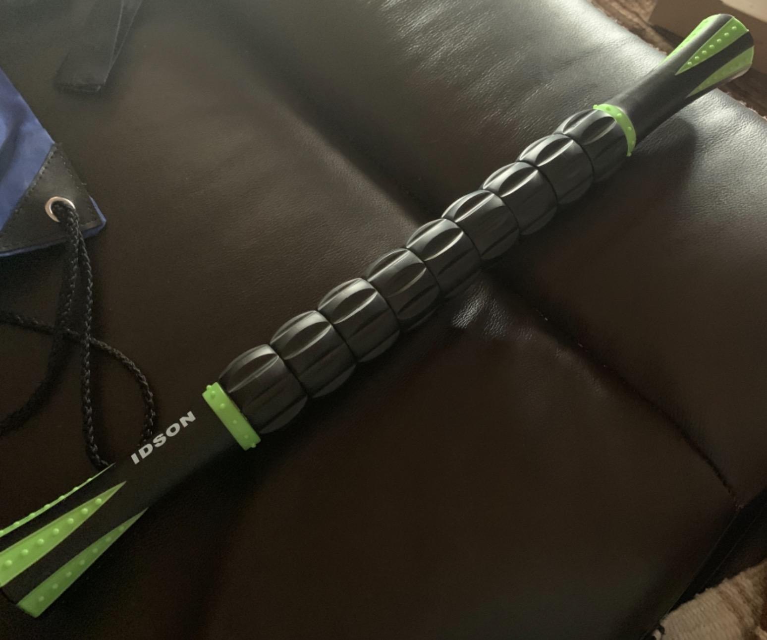Idson Muscle Roller Stick for Athletes- Body Massage Sticks Tools Massager for Relief Muscle Soreness,Cramping and Tightness,Help Legs and Back Recovery,Black Green customer photo 1