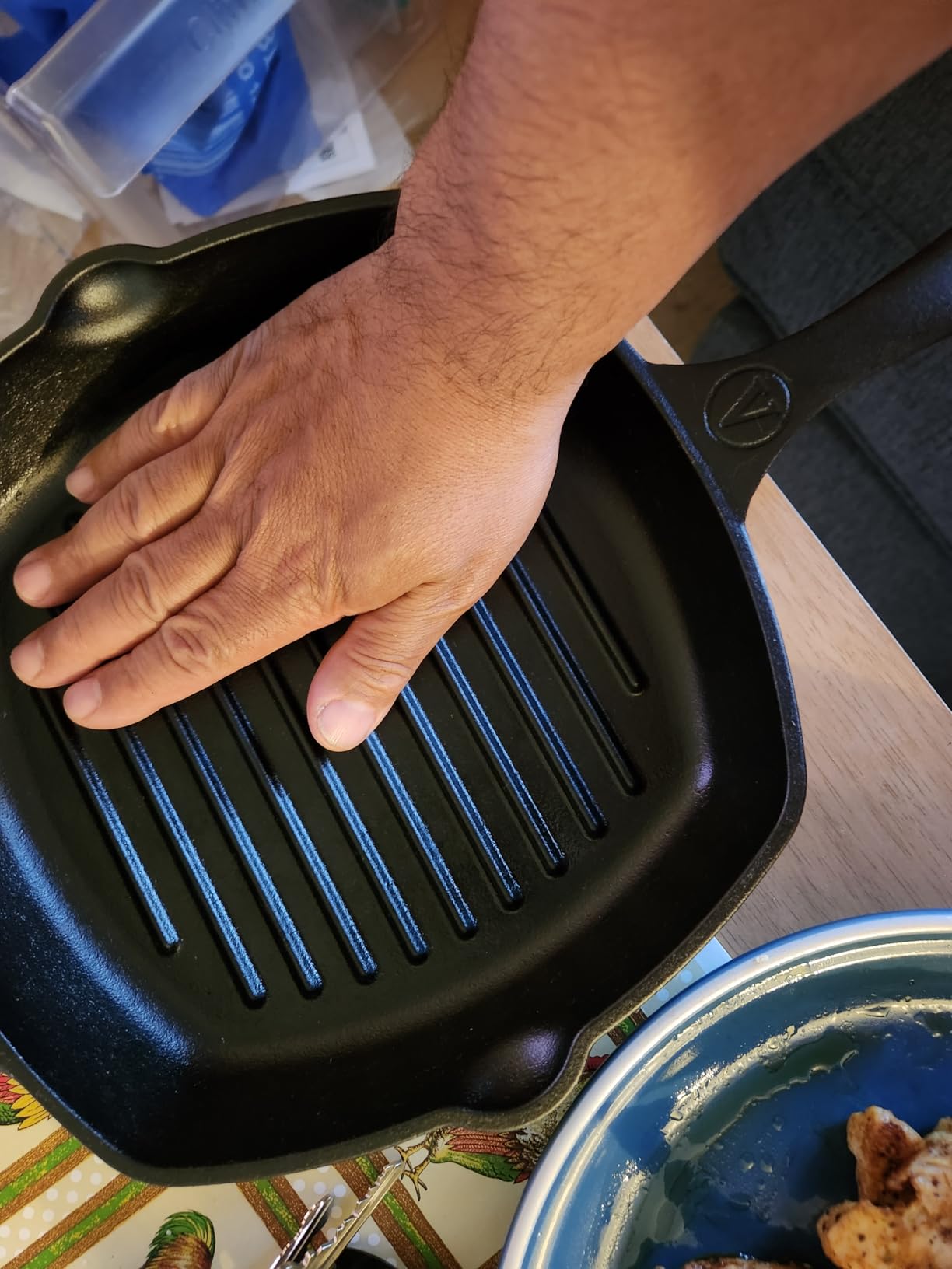 Victoria Cast Iron Grill Pan, Square Grill Pan, Cast Iron Griddle Pan, Seasoned with 100% Kosher-Certified, Non-GMO Flaxseed Oil, Black, 10 Inches customer photo 1