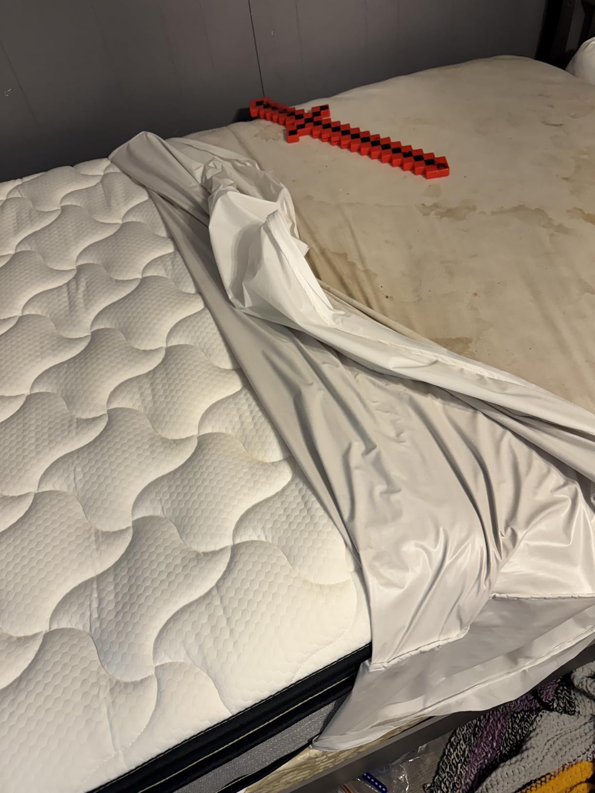 AllerEase Ultimate Allergy Protection and Comfort Zippered Mattress Protector Queen, White customer photo 2