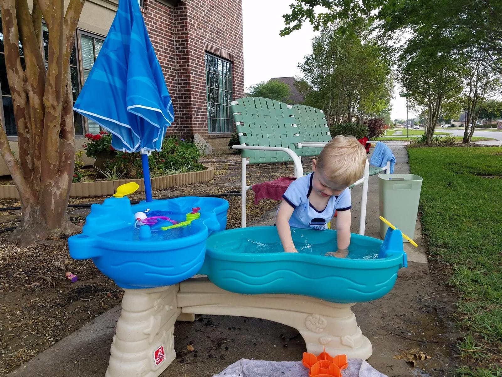 Step 2 Spill & Splash Seaway Water Table for Kids, Two-Tier Outdoor Kids Water Sensory Table with Umbrella, Ages 1.5+ Years Old, 11 Piece Water Toy Accessories customer photo 2