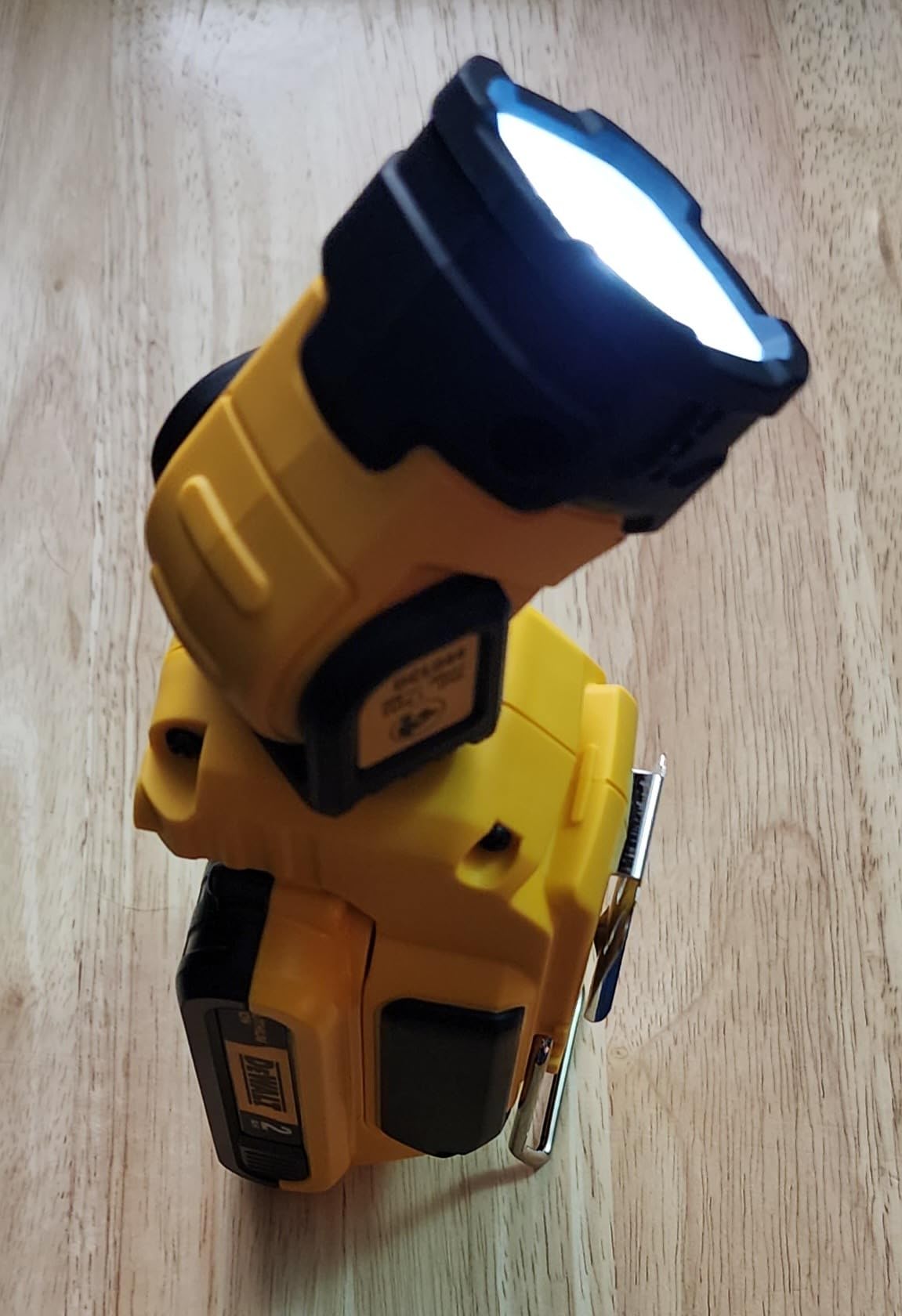DEWALT 20V MAX LED Work Light Rechargeable, LED Flashlight, Magnetic Flashlight, Freestanding and Clip-On Light, 360 degree pivoting Head, Tool Only (DCL044) customer photo 1