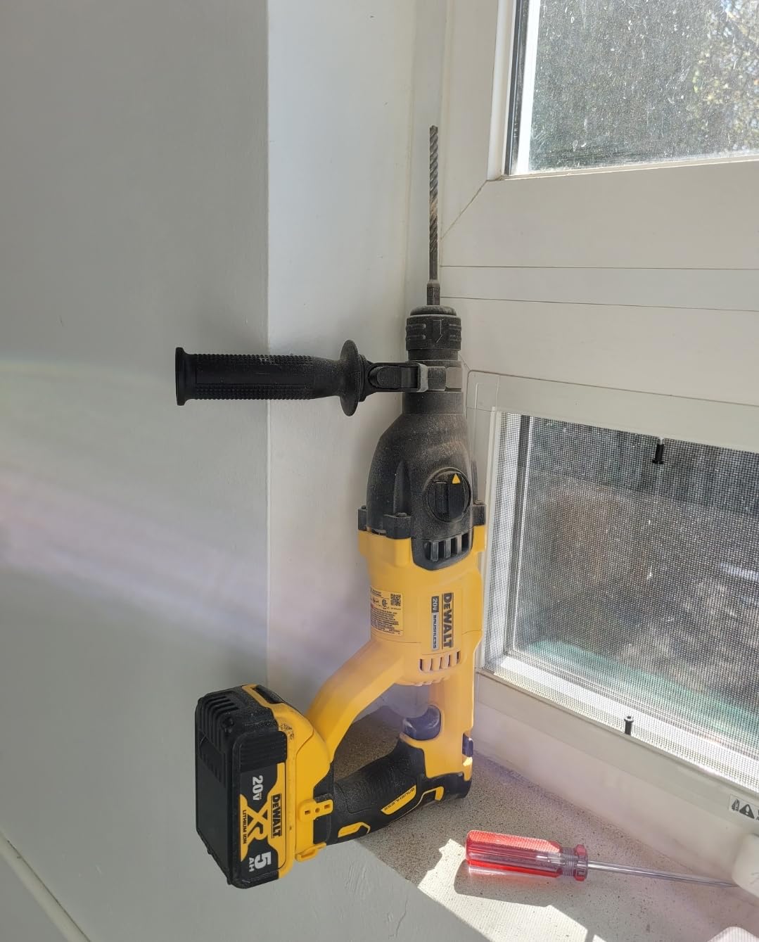 DEWALT 20V MAX SDS Plus 1 Inch Cordless Rotary Hammer with D-Handle, Bare Tool Only (DCH133B) customer photo 2