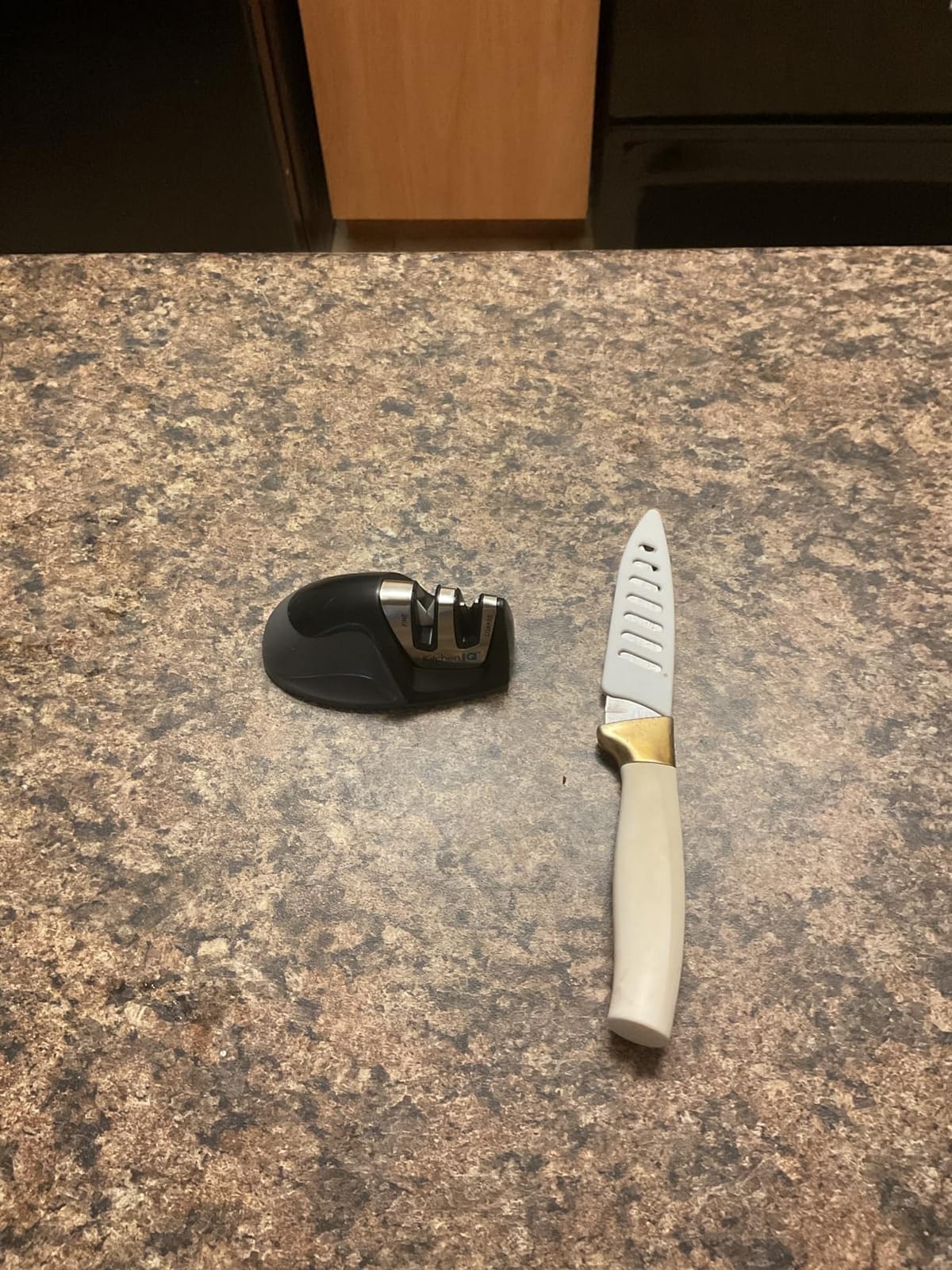 KitchenIQ 50825 | Diamond Deluxe Edge Grip 2-Stage Knife Sharpener | Black | Coarse & Fine Sharpeners | Compact for Easy Storage | Non-Slip Base | Soft Grip Rubber Handle | Straight & Serrated Knives customer photo 1
