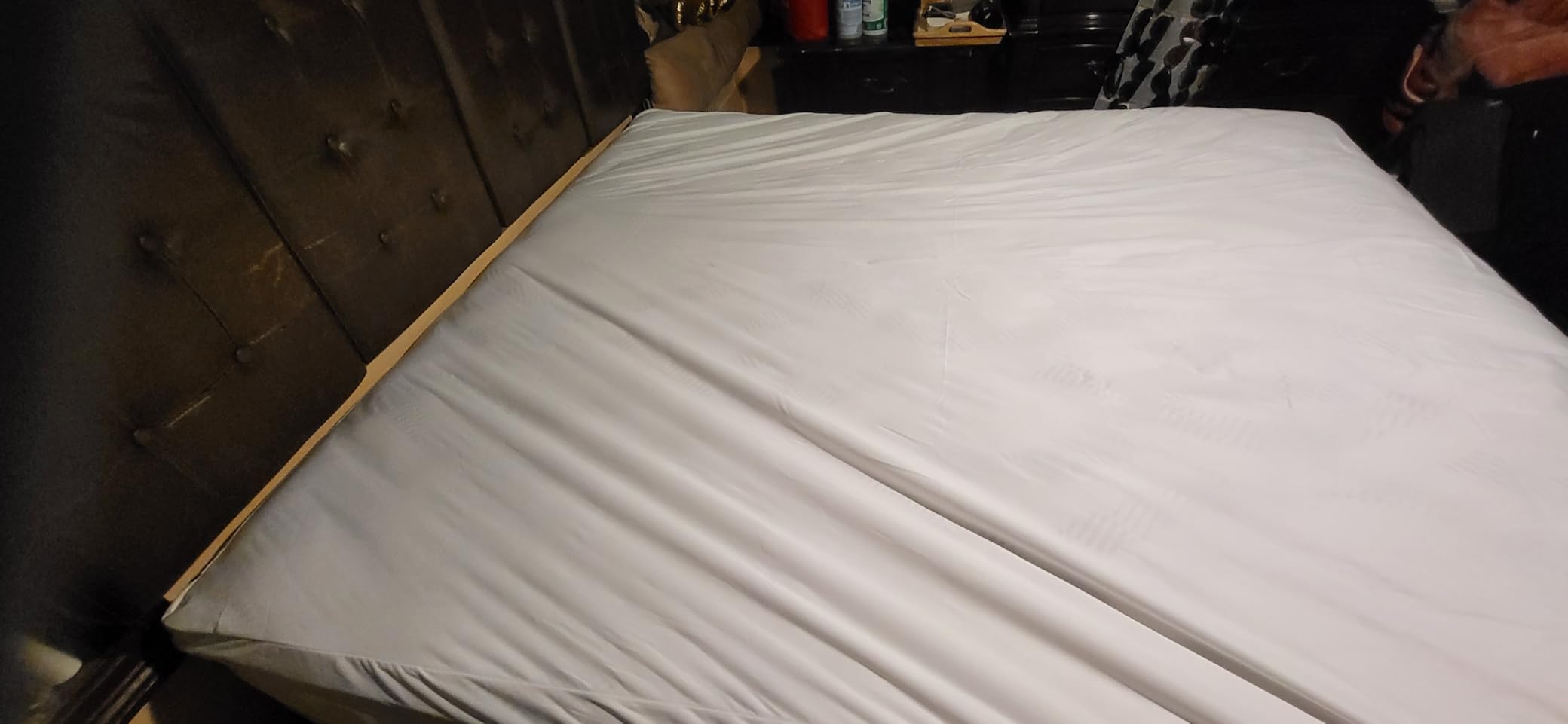 Twin Extra Long (XL) Mattress Protector Zippered Bed Bug Waterproof Encasement Hypoallergenic Premium Quality Cover Protects Against Dust Allergies White customer photo 2