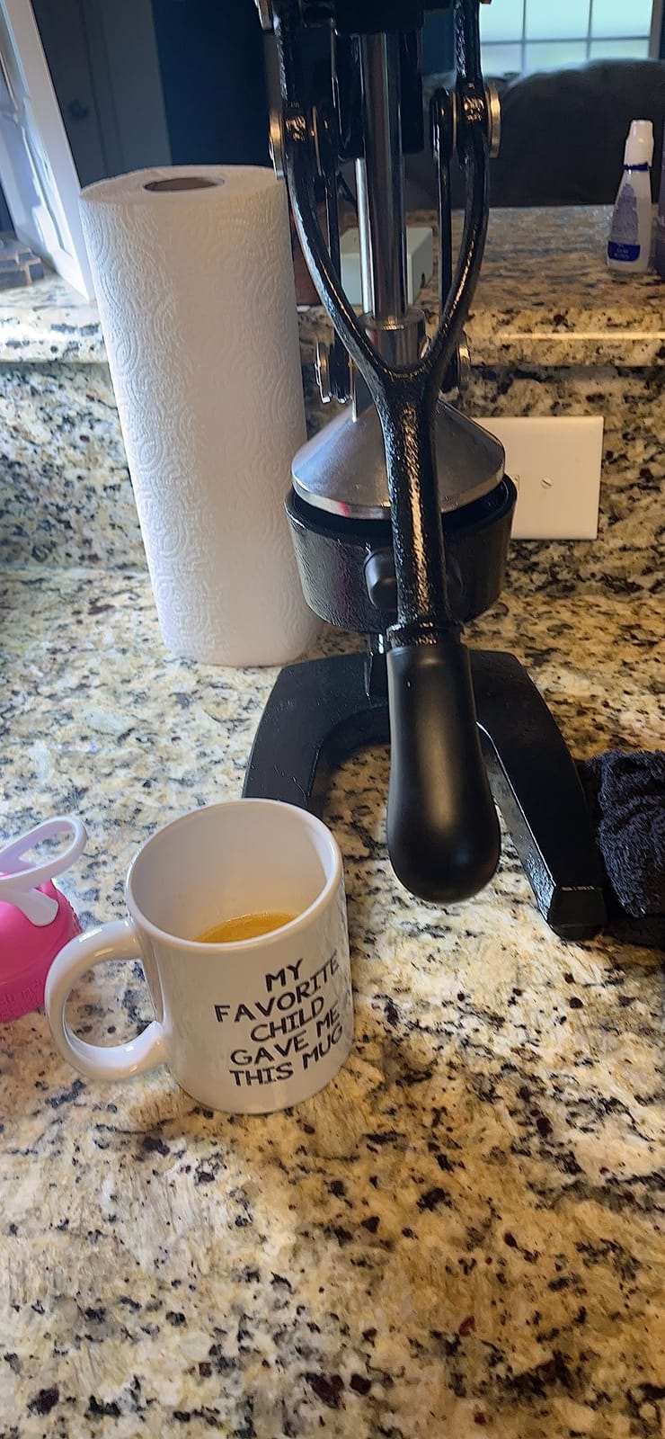 CO-Z Manual Citrus Juicer, Commercial Grade Cast Iron Orange Juicer, Professional Heavy Duty Juice Press with Removable Strainer, Manual Juice Extractor for Orange Lemon Pomegranate Citrus, Black customer photo 1