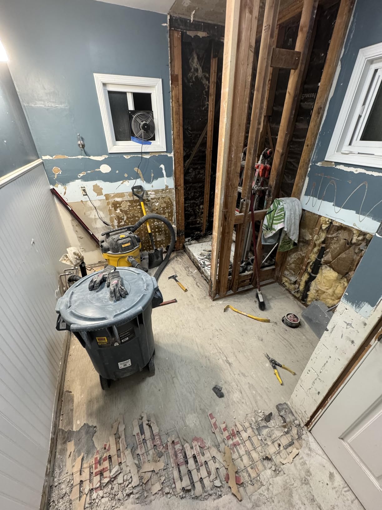BOSCH 8.5 Amp GBH2-28L SDS-plus Bulldog Xtreme Max 1-1/8 In. Rotary Hammer customer photo 2