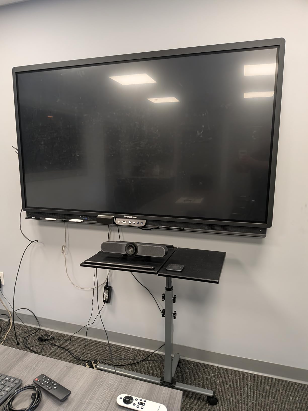 Logitech MeetUp Video Conferencing System 4K 3 Microphones - Black customer photo 1