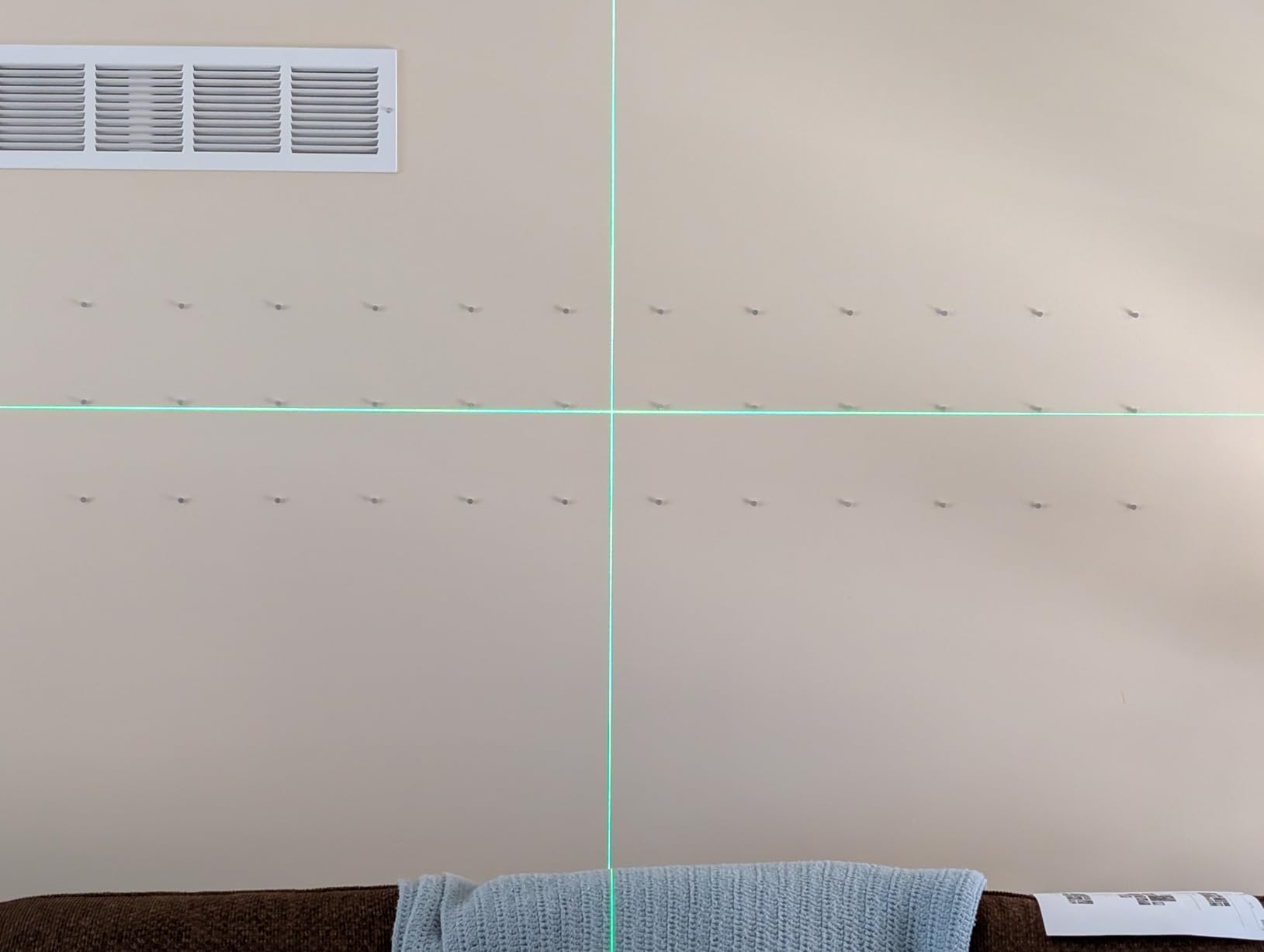 Huepar Laser Level, 100Ft Self Leveling Green Cross Line Laser | Indoor Use for Picture Hanging, Tile, Decoration & DIY Construction - 360° Magnetic Base & AA Battery customer photo 1