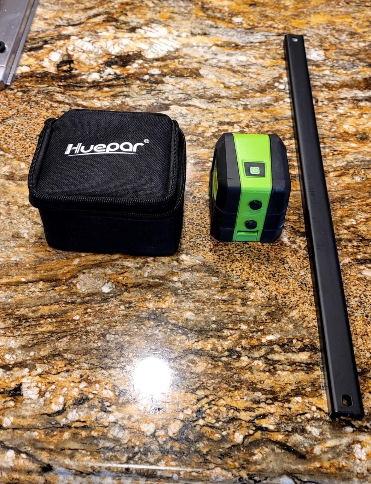 Huepar Laser Level, 100Ft Self Leveling Green Cross Line Laser | Indoor Use for Picture Hanging, Tile, Decoration & DIY Construction - 360° Magnetic Base & AA Battery customer photo 2