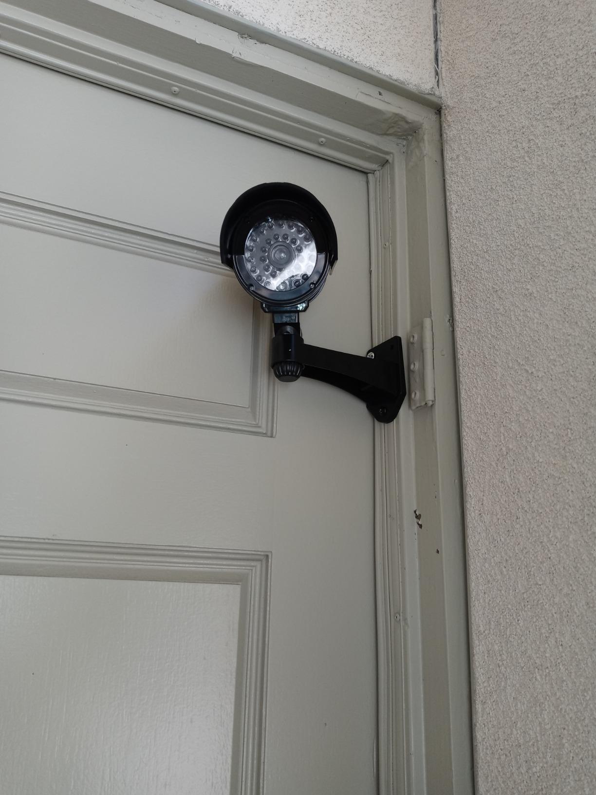 Dummy Security Camera, Fake CCTV Surveillance System (1, Black) customer photo 1