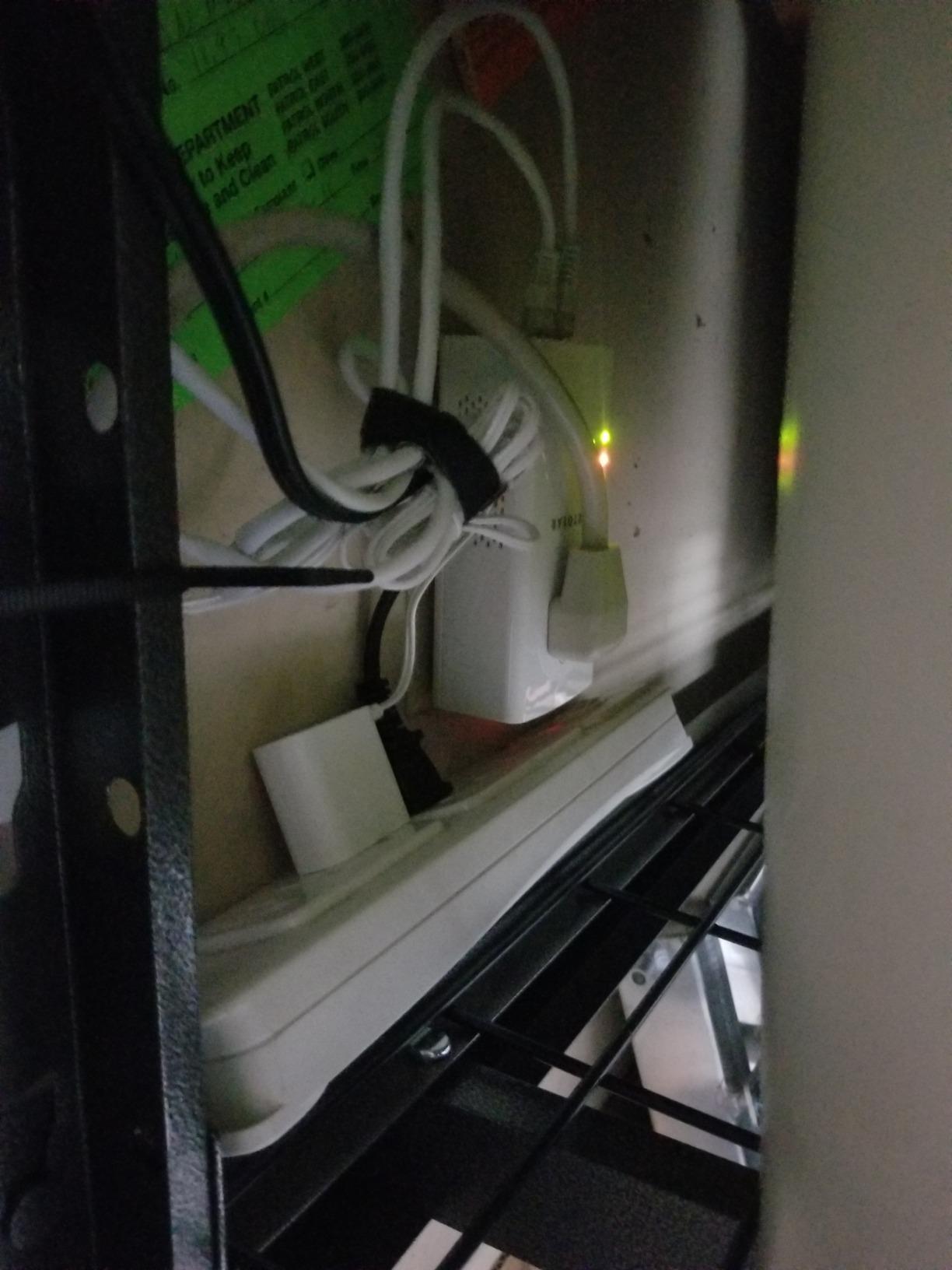 NETGEAR Powerline Ethernet Adapter Kit PLP2000, 2 Pack, 2000 Mbps customer photo 2