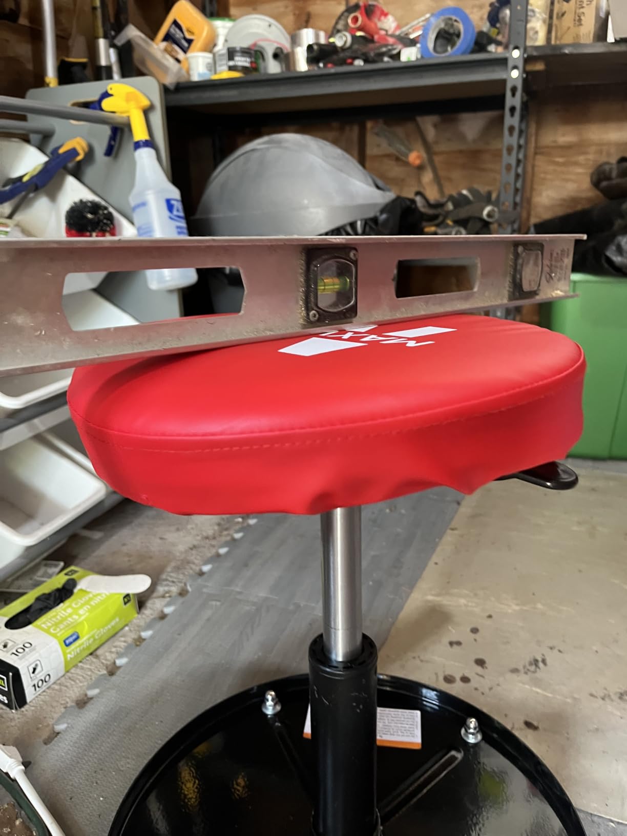 MaxWorks 80771 Pneumatic Roller Seat/Creeper with Adjustable Height - 300 lb Capacity customer photo 1