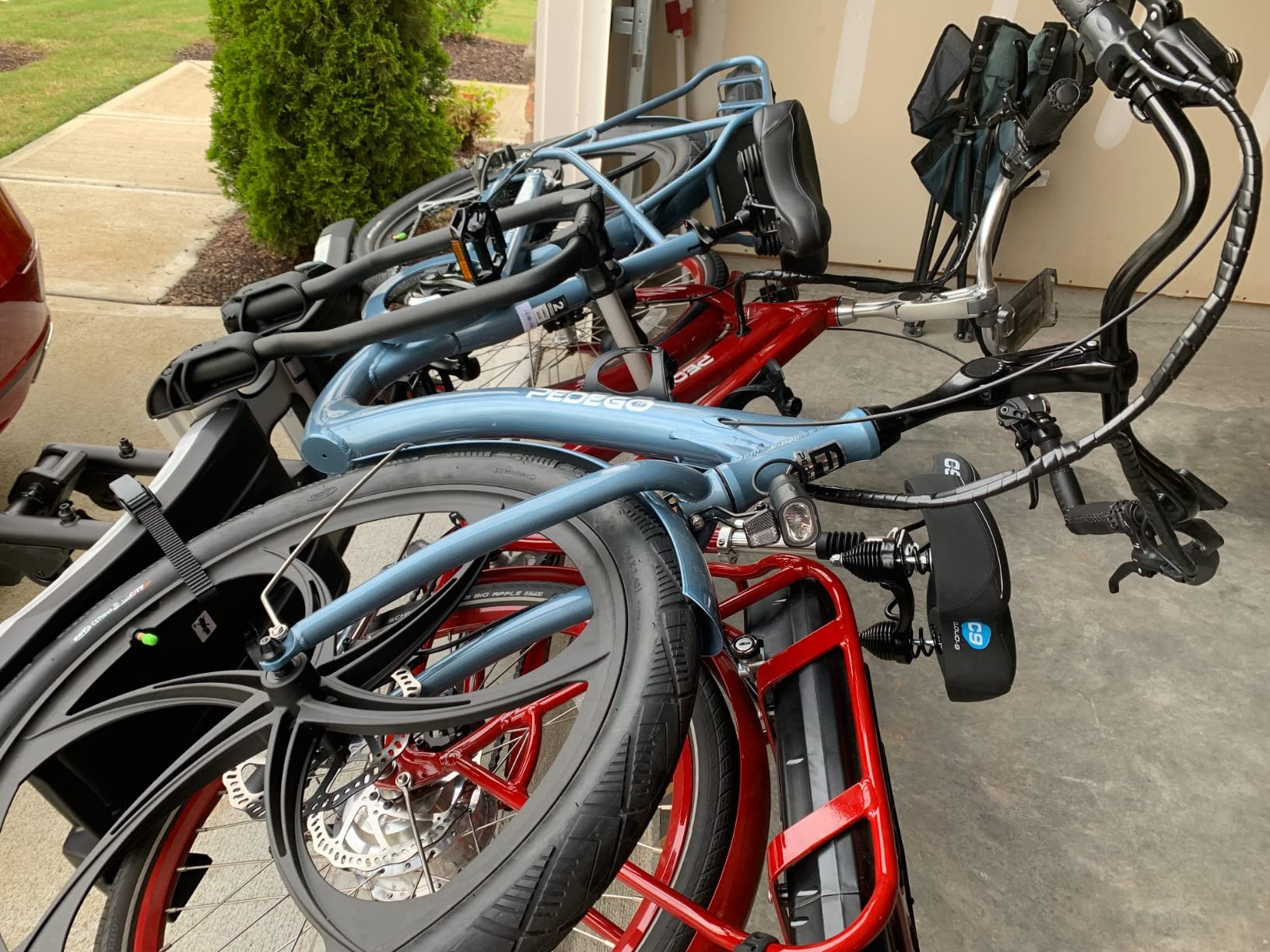 Thule EasyFold XT 2 Hitch Bike Rack, 130lb Load Capacity, E-Bike Compatible customer photo 2