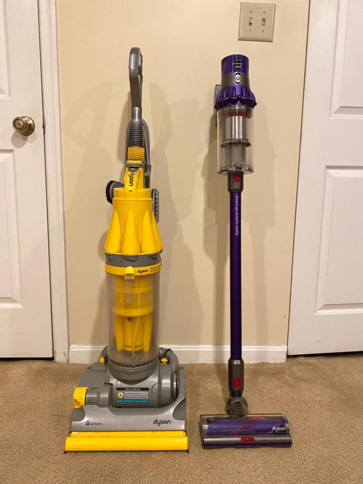 Dyson V10 Cordless Stick Vacuum Cleaner: 14 Cyclones, Fade-Free Power, Whole Machine Filtration, Hygienic Bin Emptying, Wall Mounted, Up to 60 Min Runtime, Purple customer photo 2