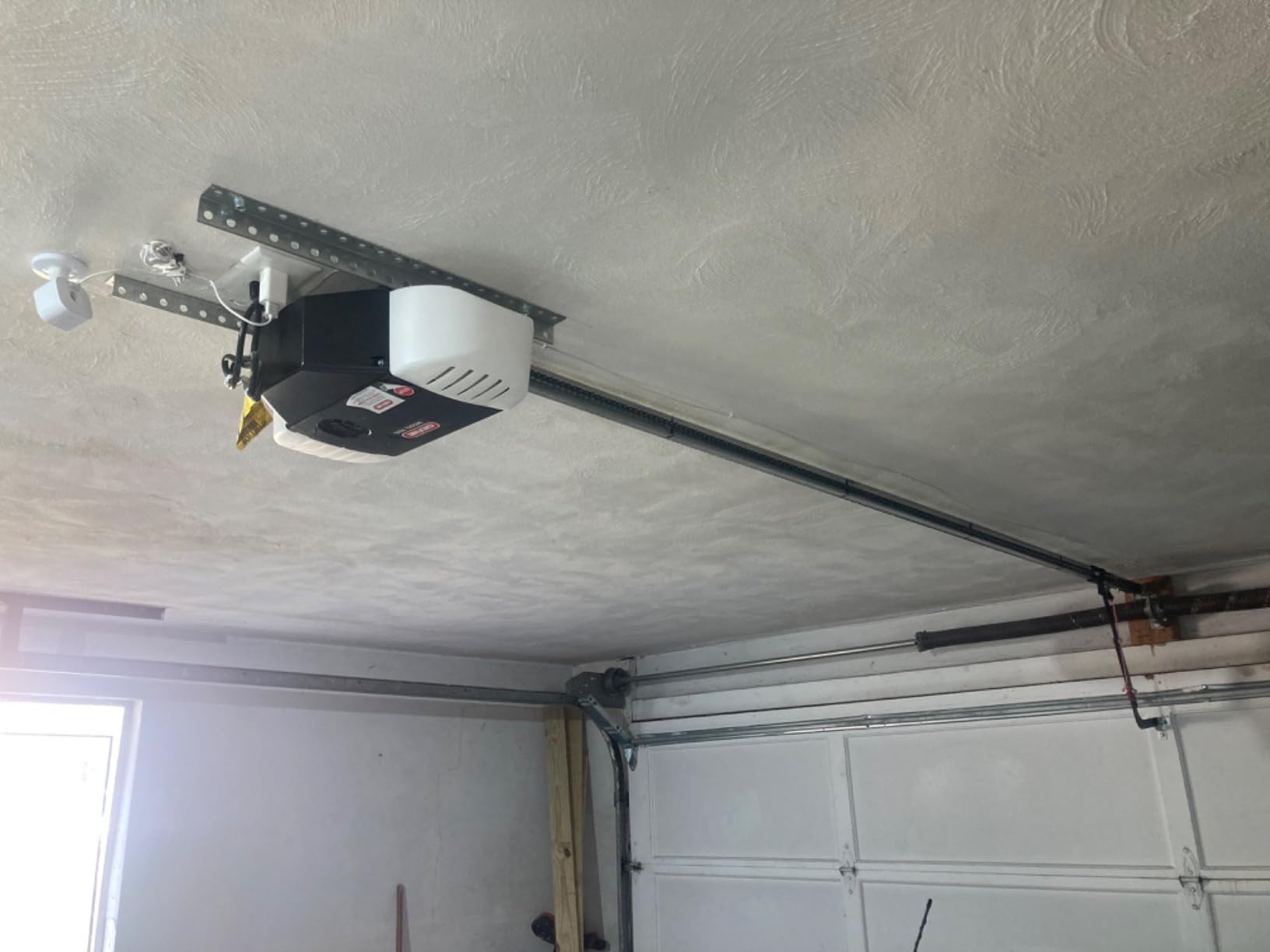 Genie Chain Drive 750 3/4 HPc Garage Door Opener w/Battery Backup - Heavy Duty - Operate your garage door when the primary power is out - Wireless Keypad Included, Model 7035-TKV,BLACK customer photo 2