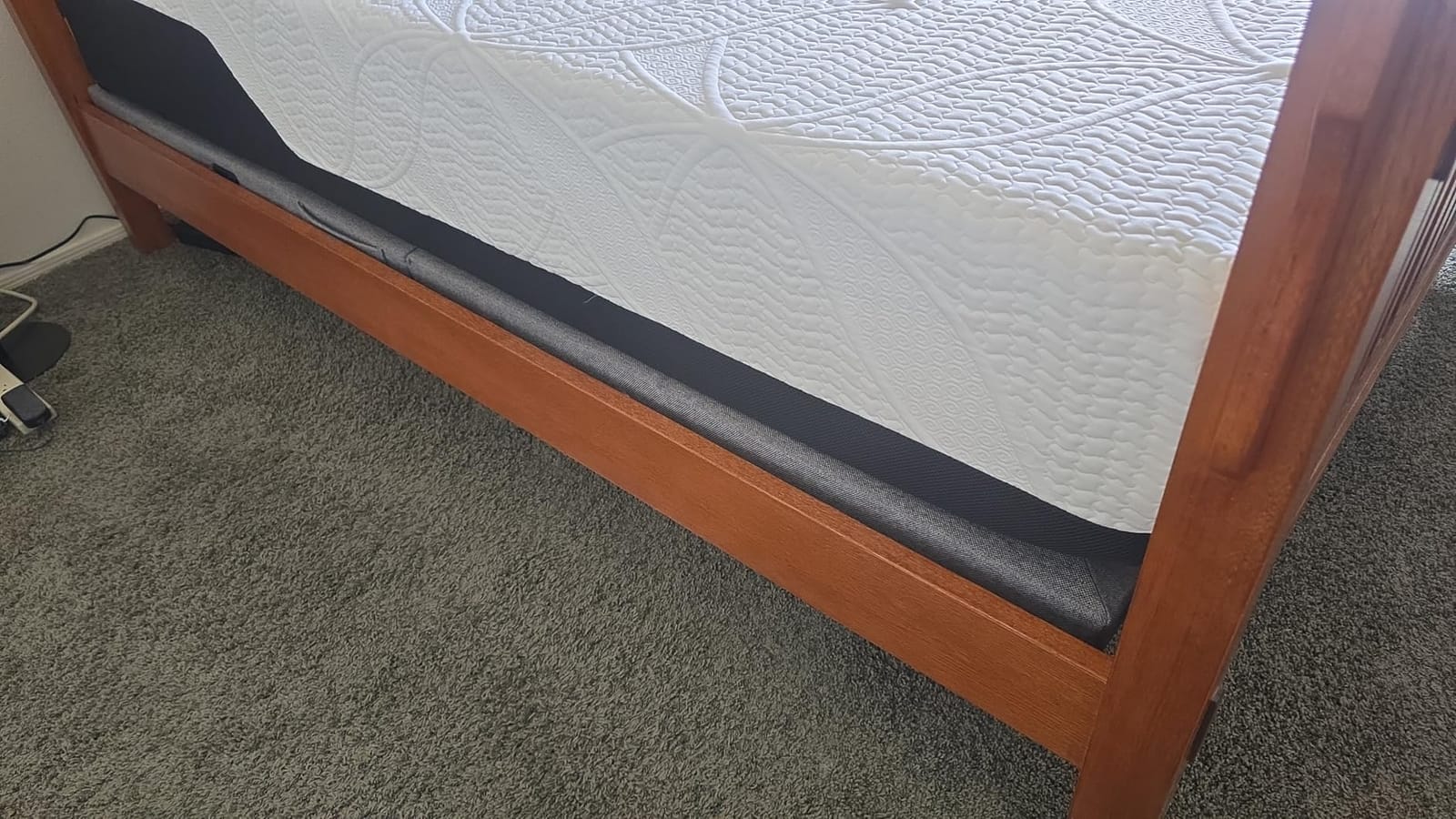 COOL GEL Chill Memory Foam 14-Inch Mattress with 2 Pillows, CertiPUR-US Certified, Mattress in a Box, Queen, White customer photo 1