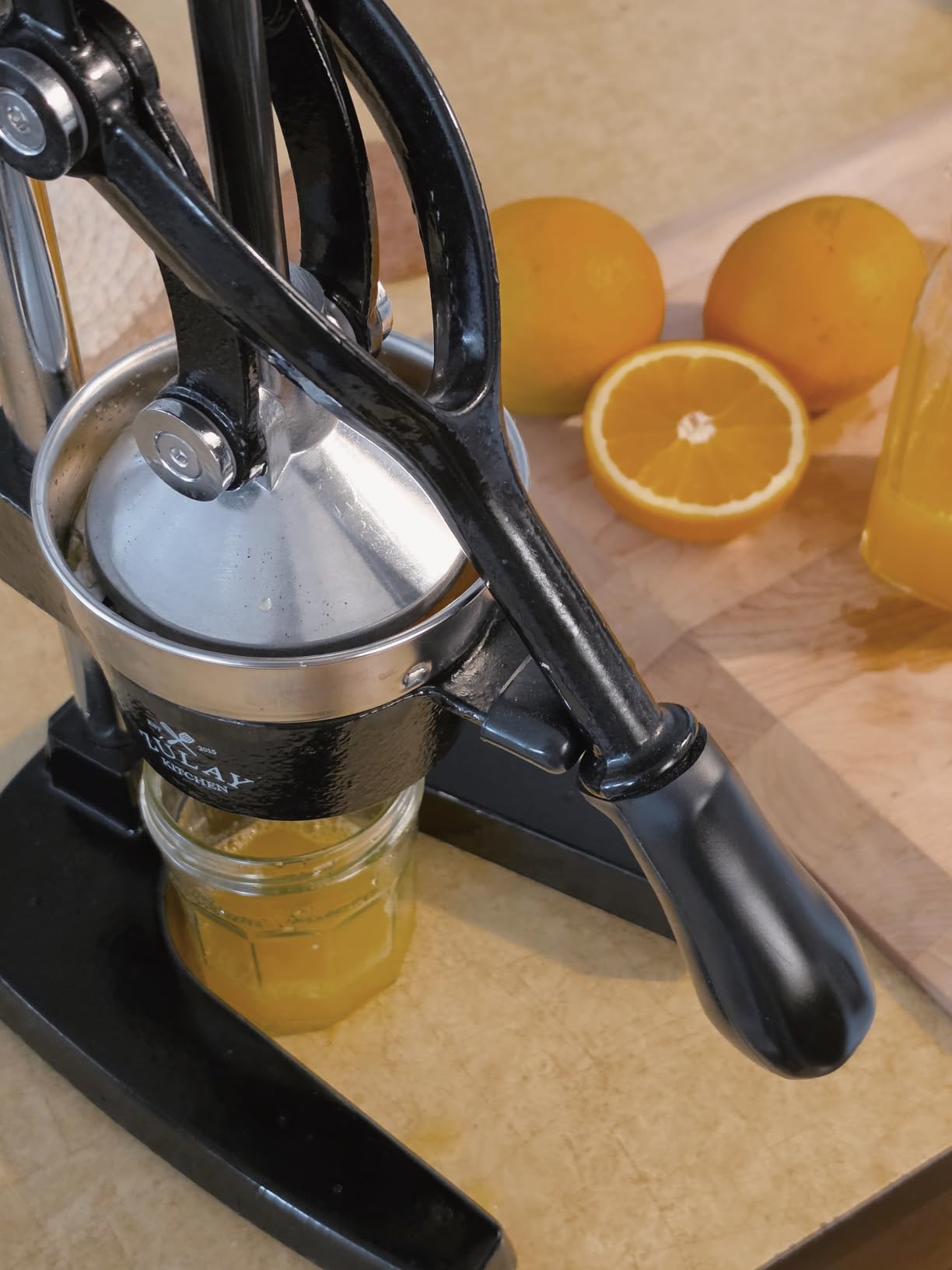 Zulay Kitchen Cast Iron Juicer - Heavy Duty Orange Juicer with Detachable Strainers for Easy Cleaning, Citrus Press for Citrus Fruits, Perfect for Bartenders, Juice Lovers & Health Enthusiasts customer photo 2
